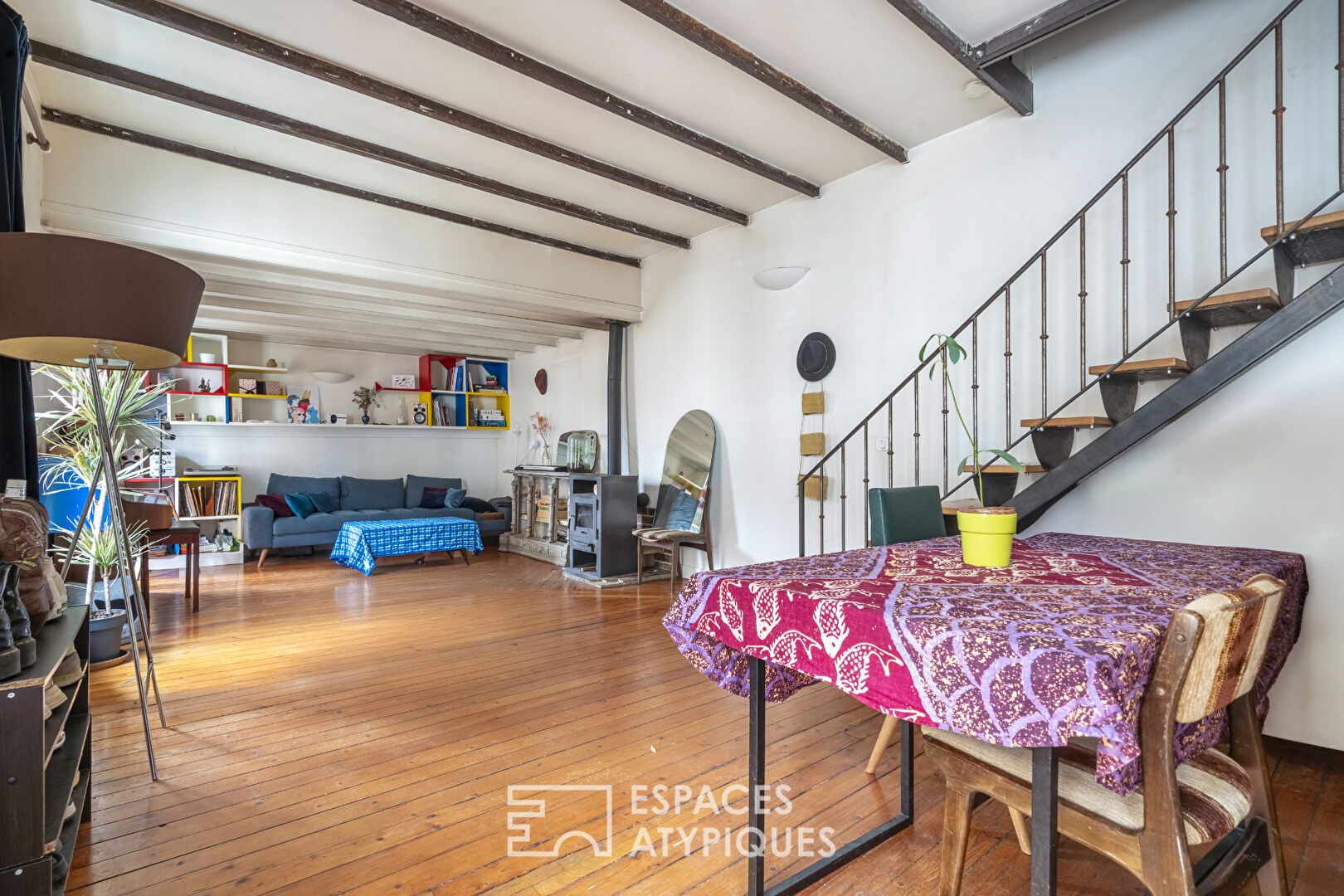Triplex on the top floor overlooking the courtyard with balcony