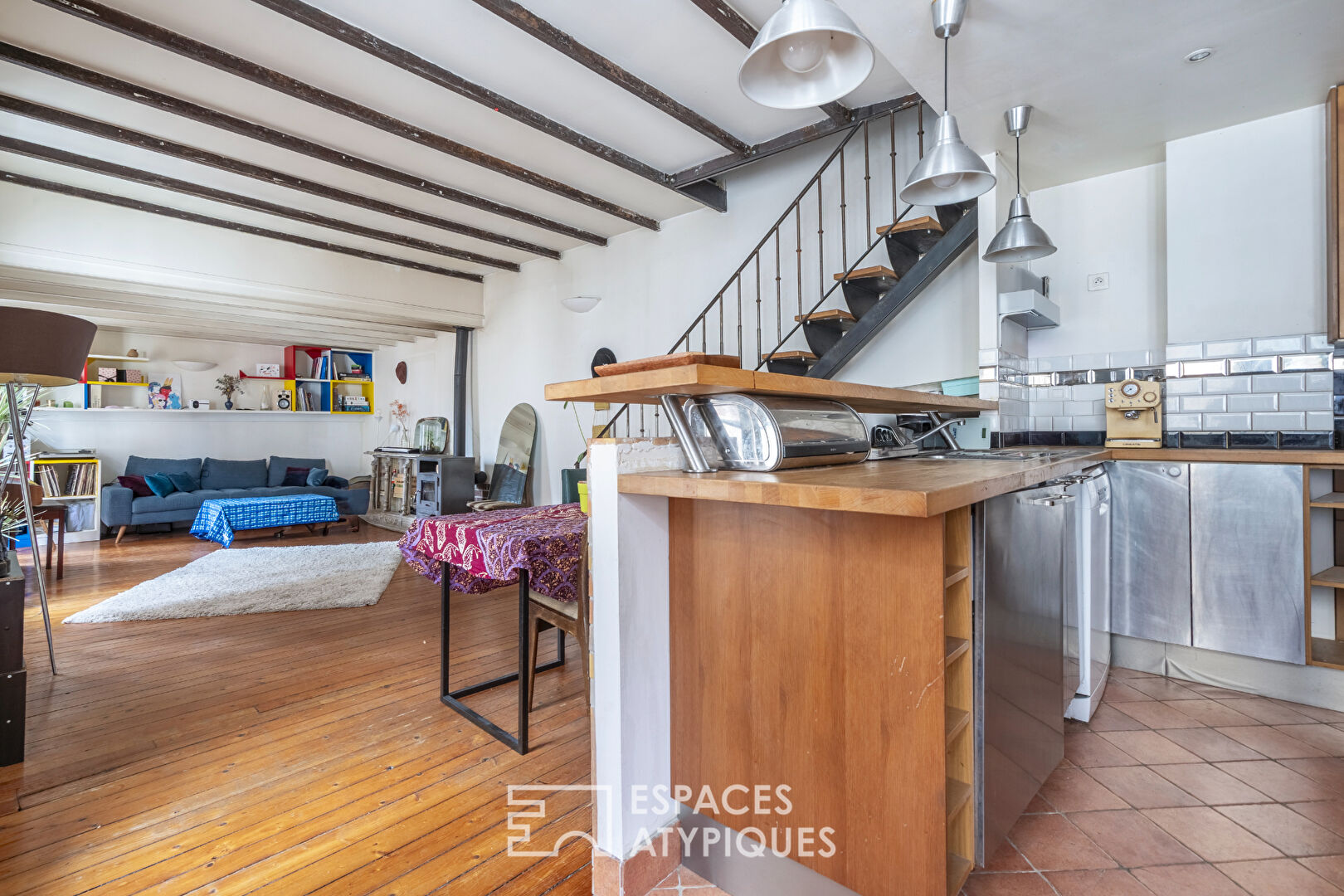 Triplex on the top floor overlooking the courtyard with balcony