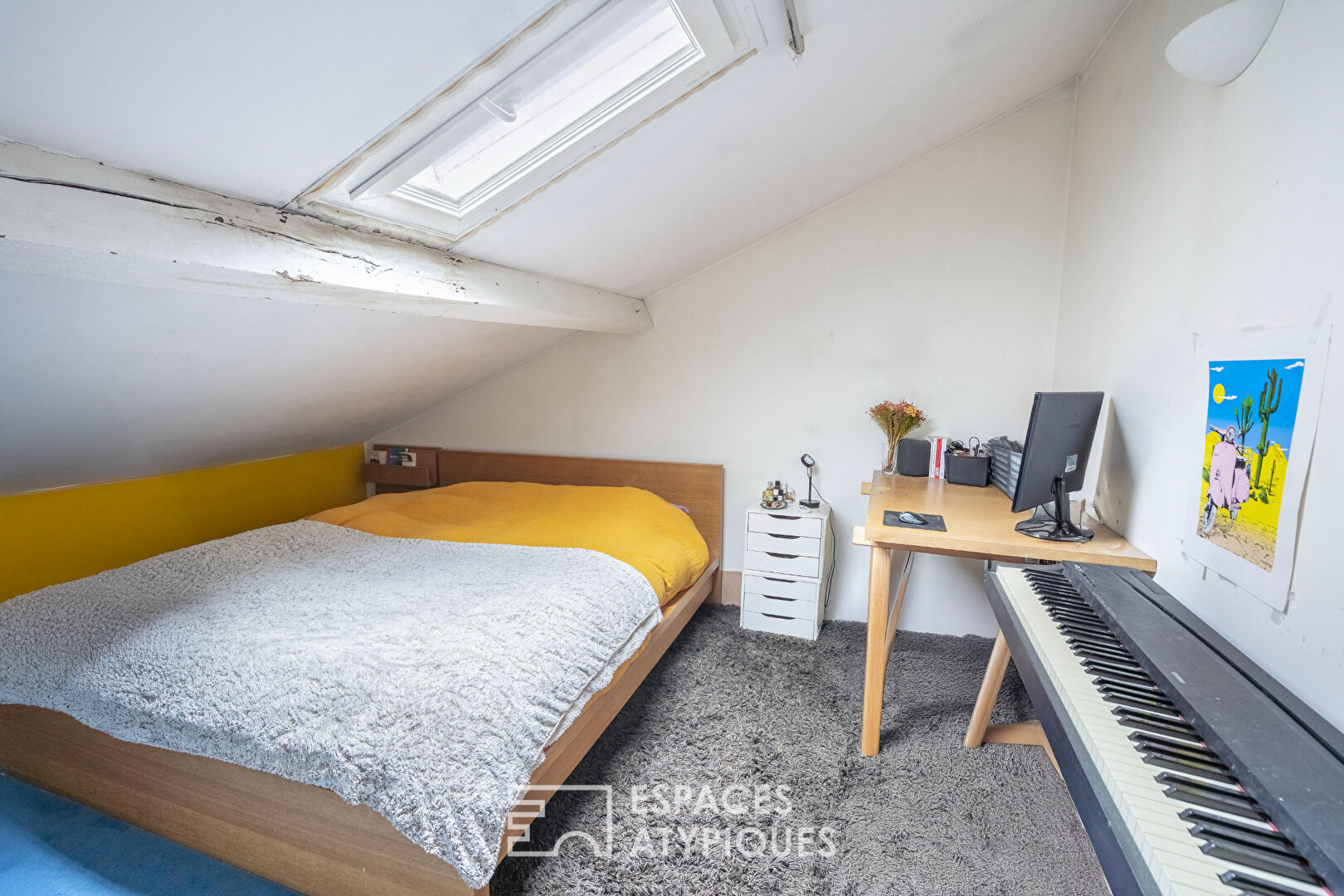 Triplex on the top floor overlooking the courtyard with balcony