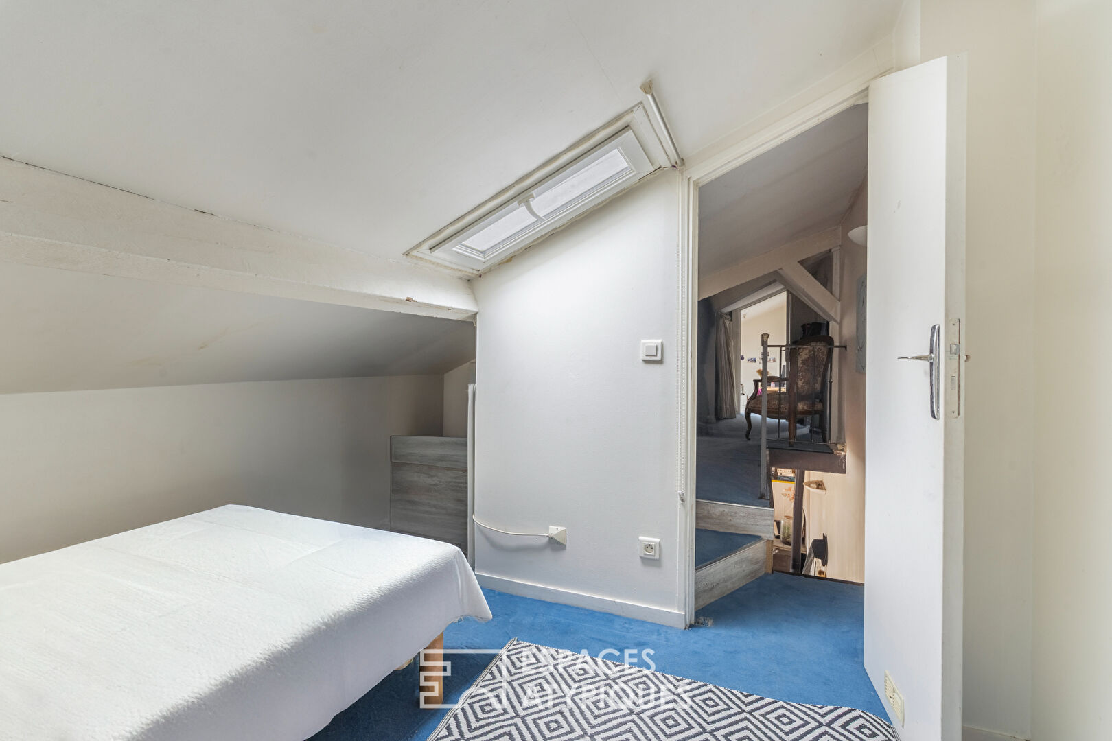 Triplex on the top floor overlooking the courtyard with balcony