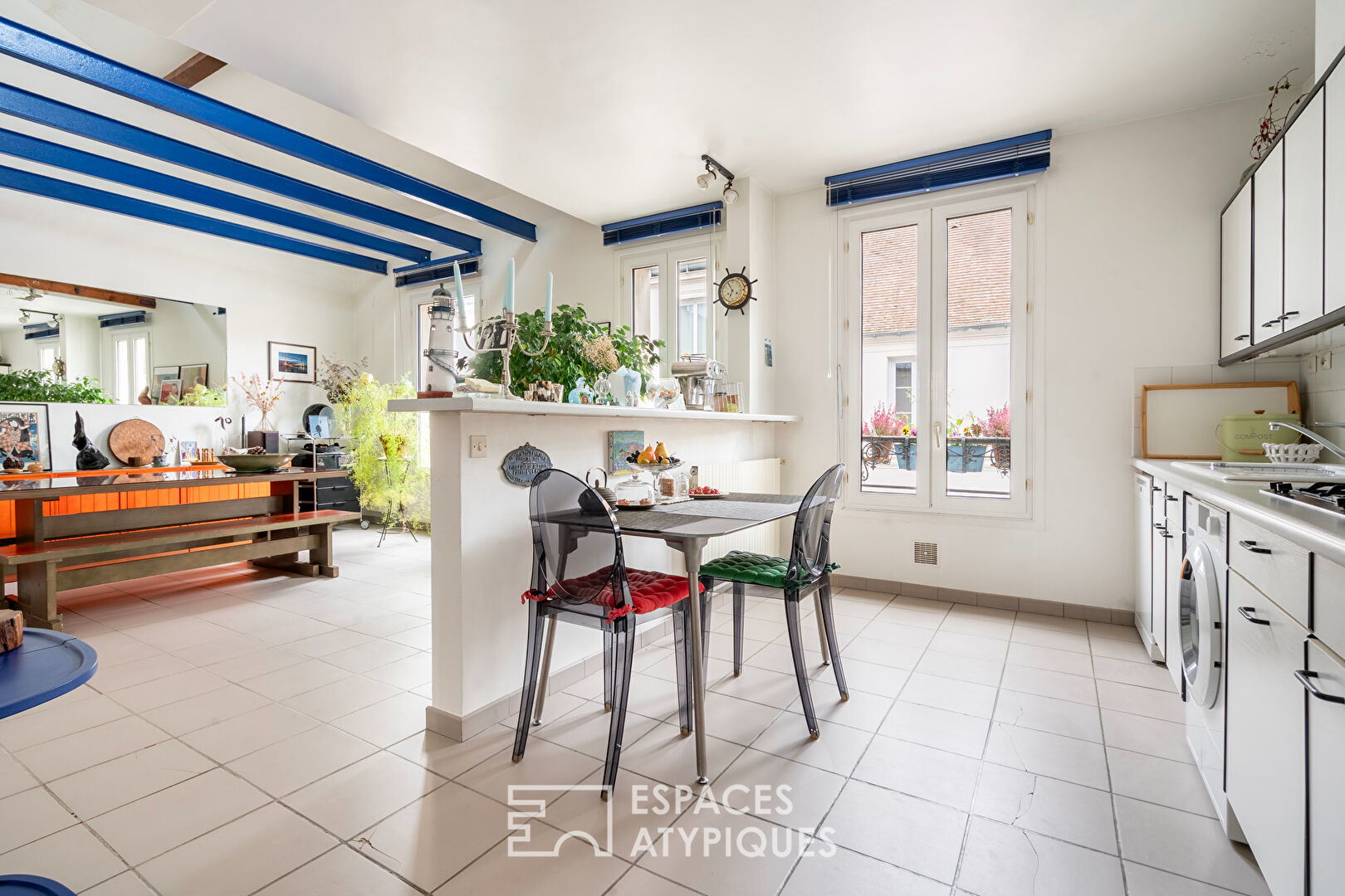 Duplex crossing on the top floor