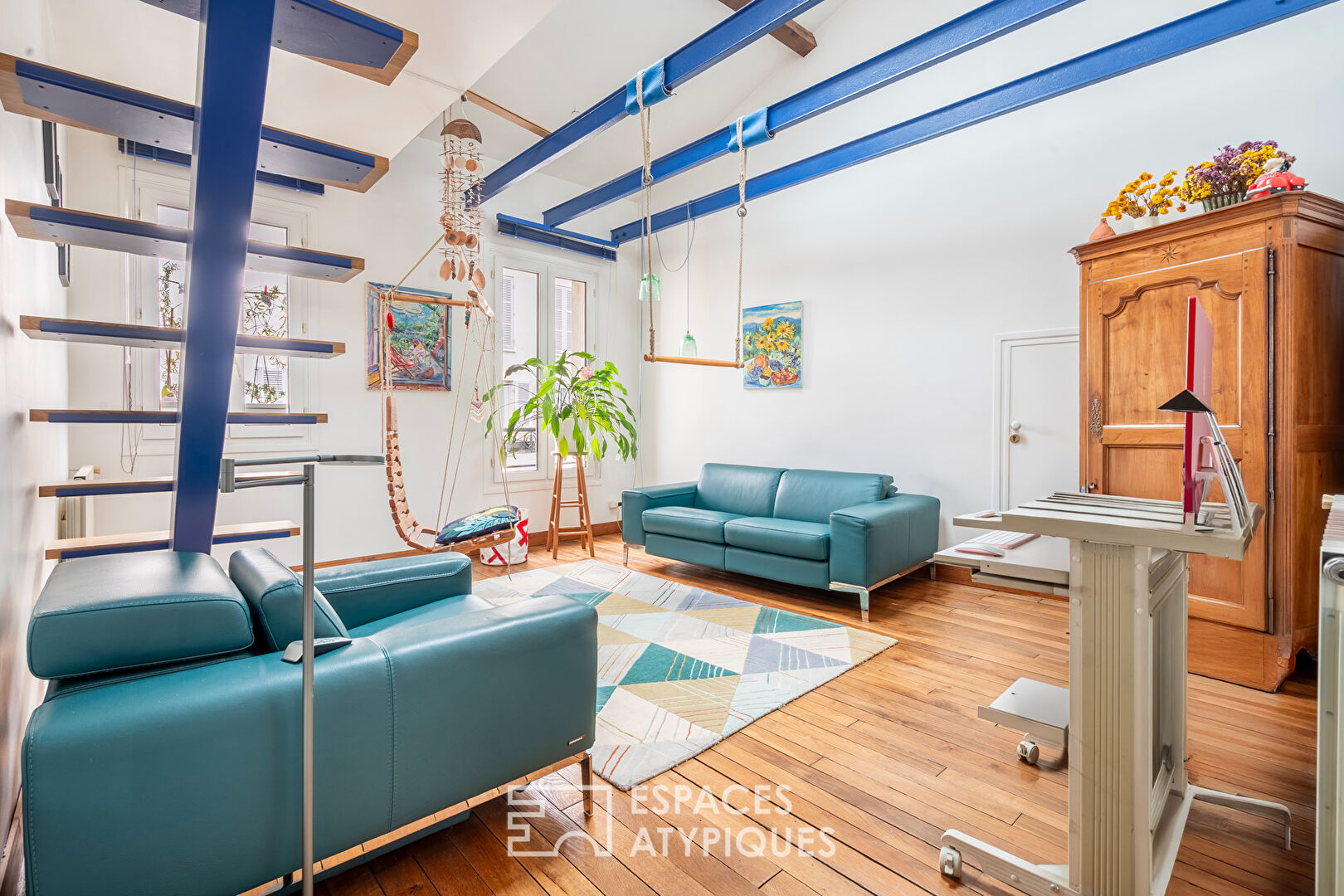 Duplex crossing on the top floor with apartment communicating
