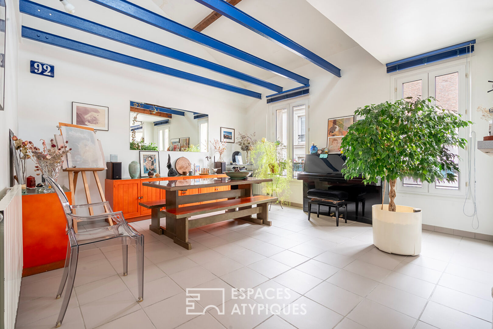 Duplex crossing on the top floor with apartment communicating