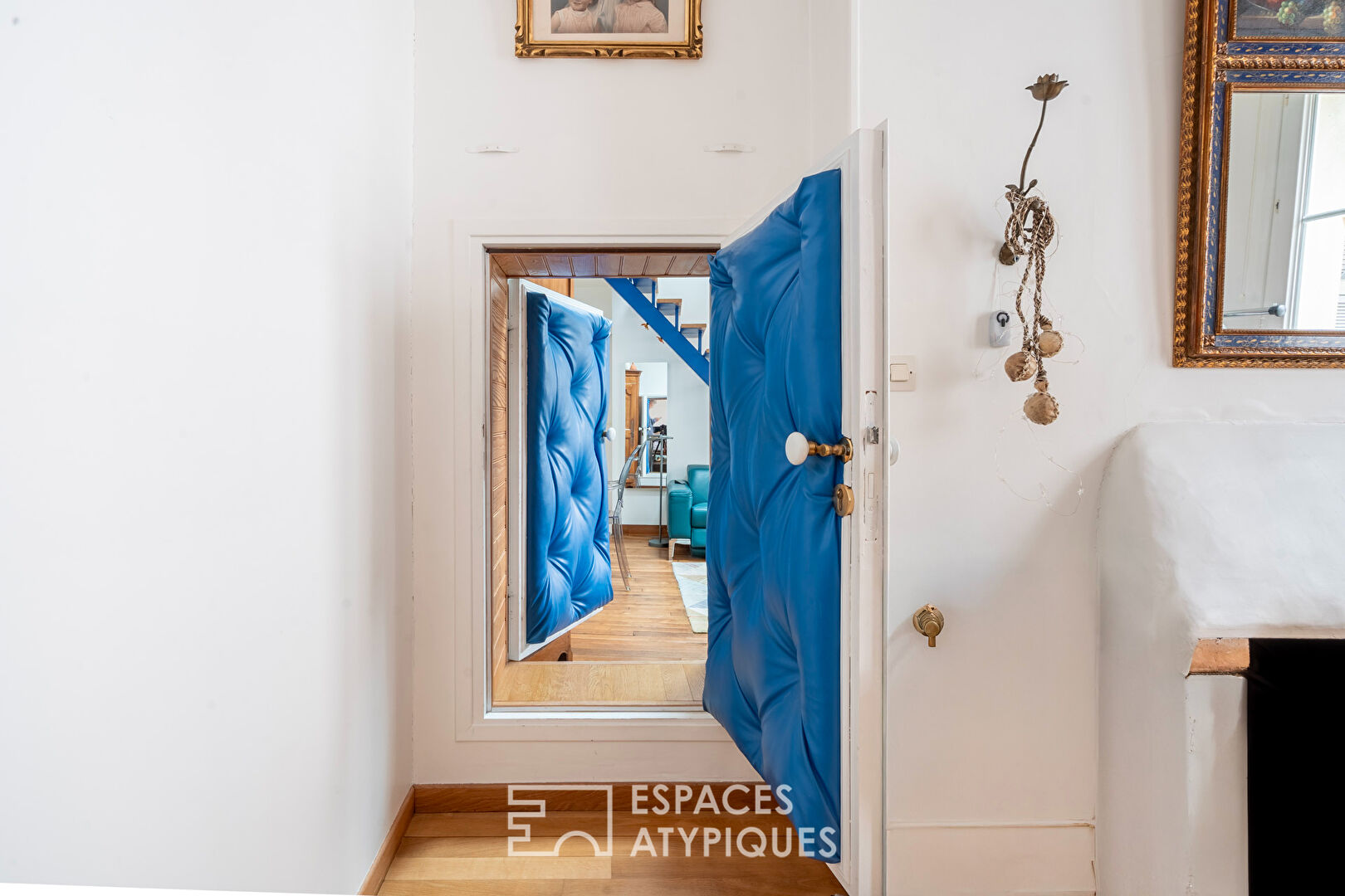 Duplex crossing on the top floor with apartment communicating
