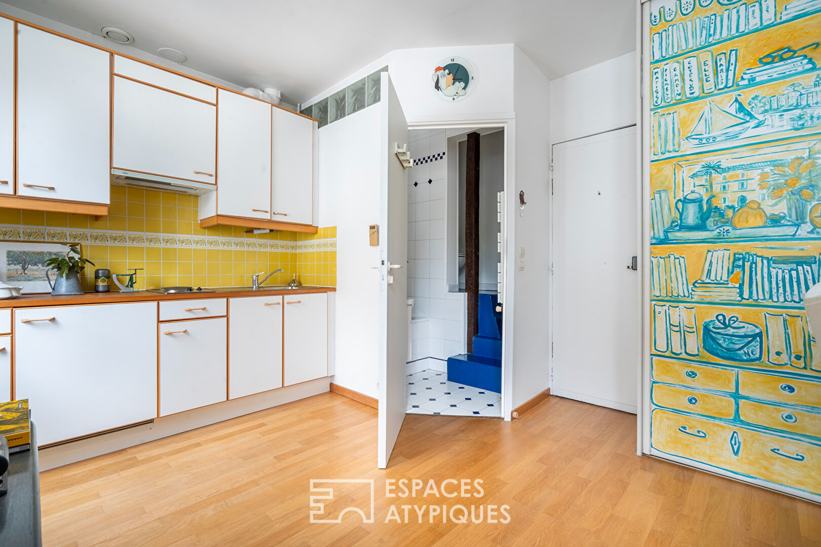 Duplex crossing on the top floor with apartment communicating