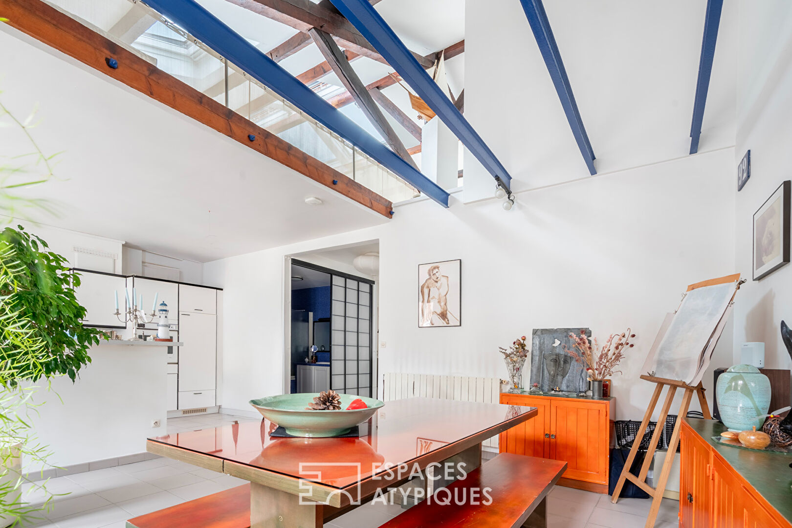 Duplex crossing on the top floor with apartment communicating