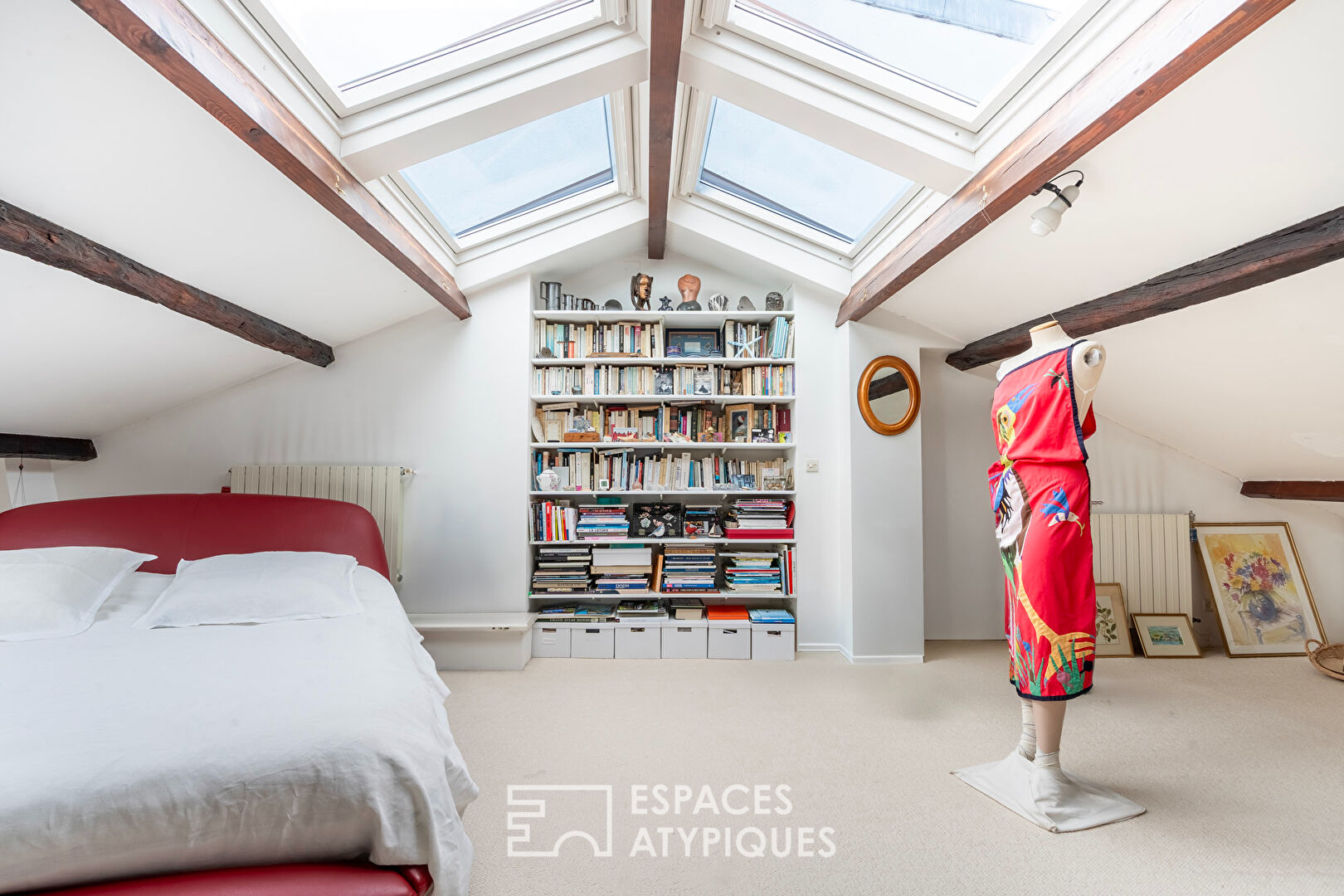 Duplex crossing on the top floor with apartment communicating