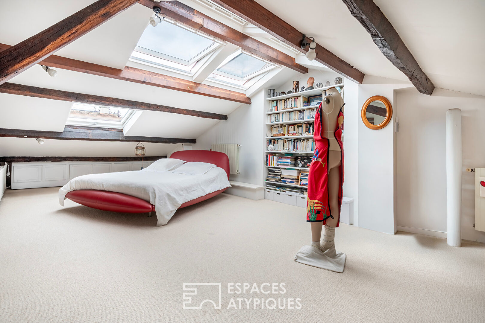 Duplex crossing on the top floor with apartment communicating