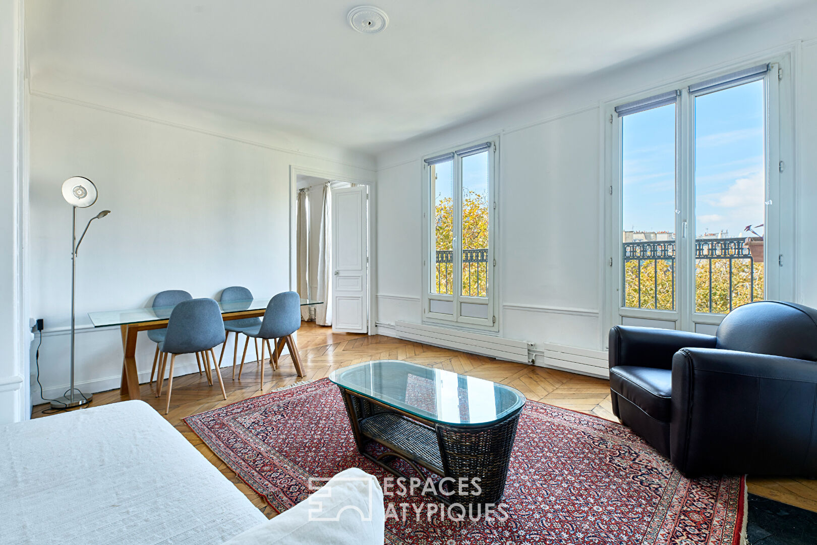 Location meublé avec balcon filant Filles du Calvaire / République