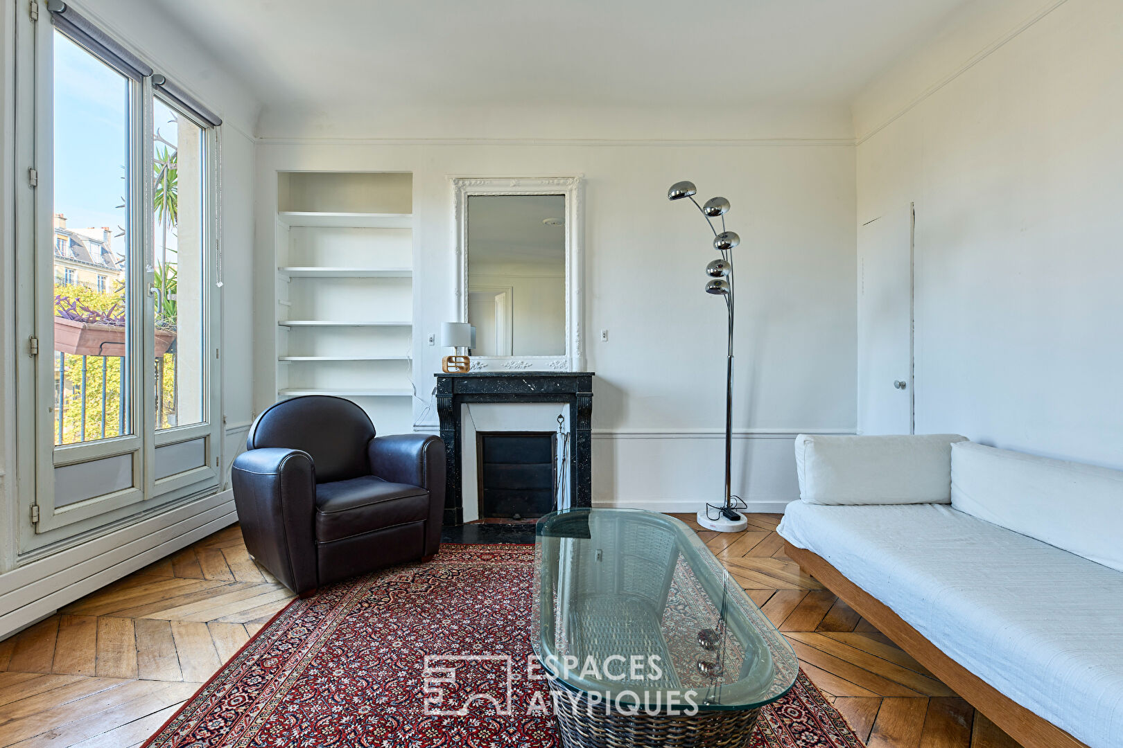 Location meublé avec balcon filant Filles du Calvaire / République