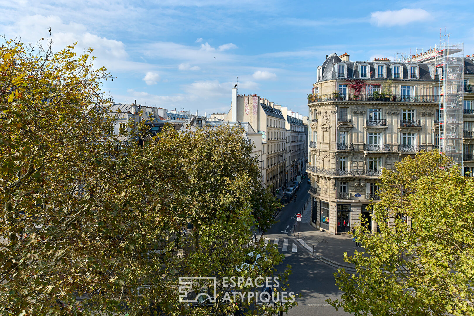 Location meublé avec balcon filant Filles du Calvaire / République