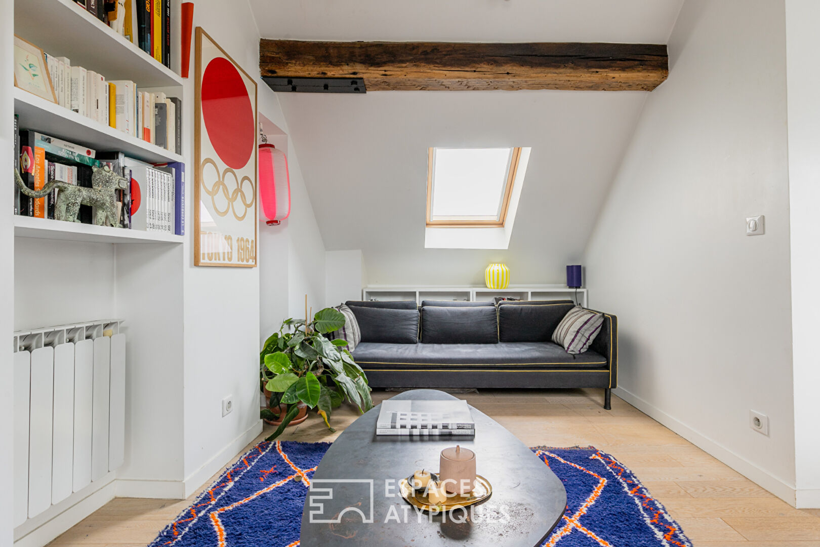 Duplex sous les toits en dernier étage