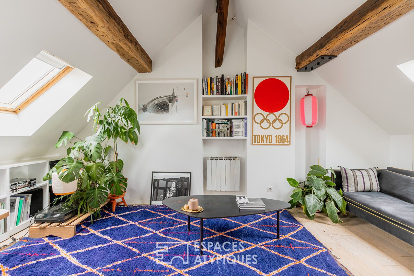 Duplex sous les toits en dernier étage