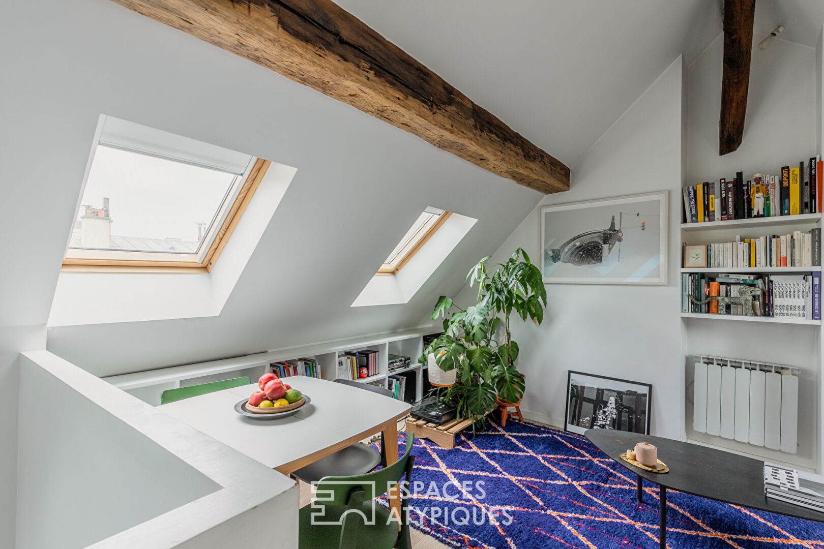 Duplex sous les toits en dernier étage