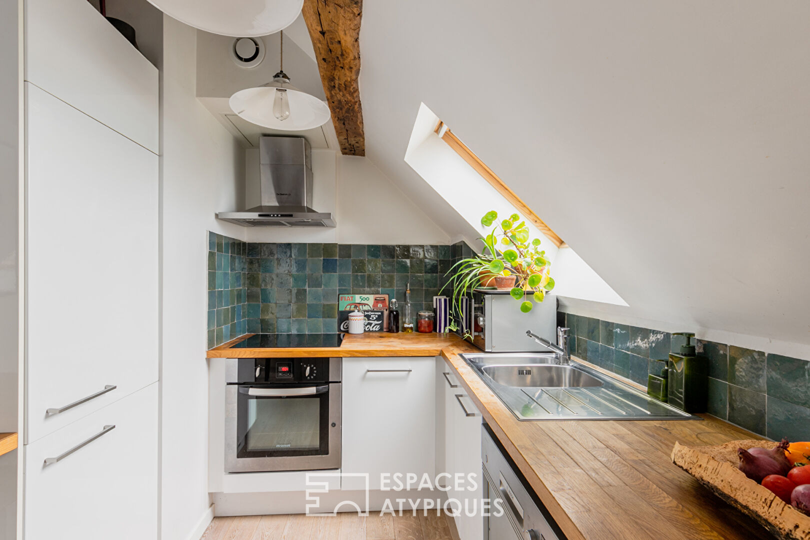 Duplex sous les toits en dernier étage