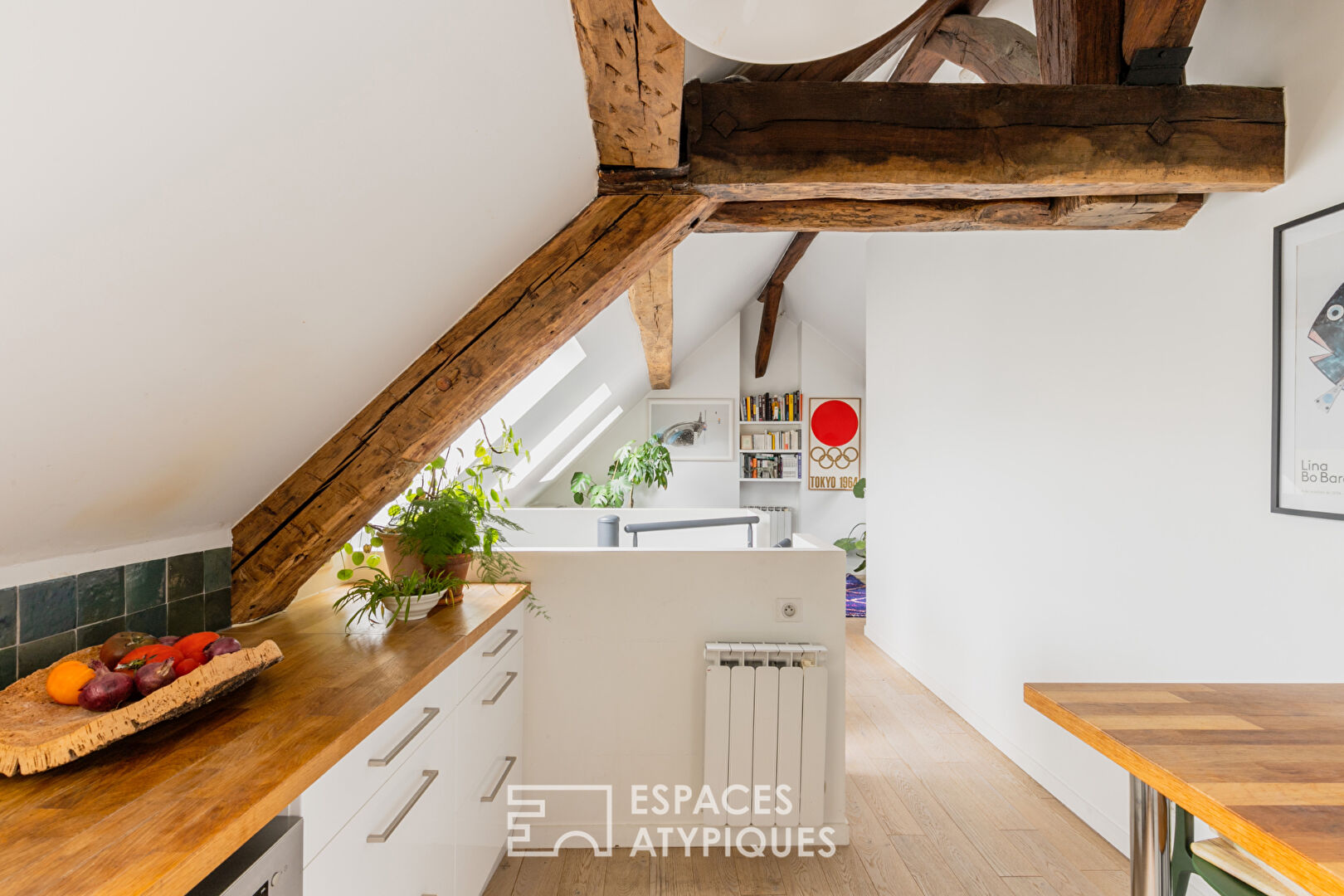 Duplex sous les toits en dernier étage