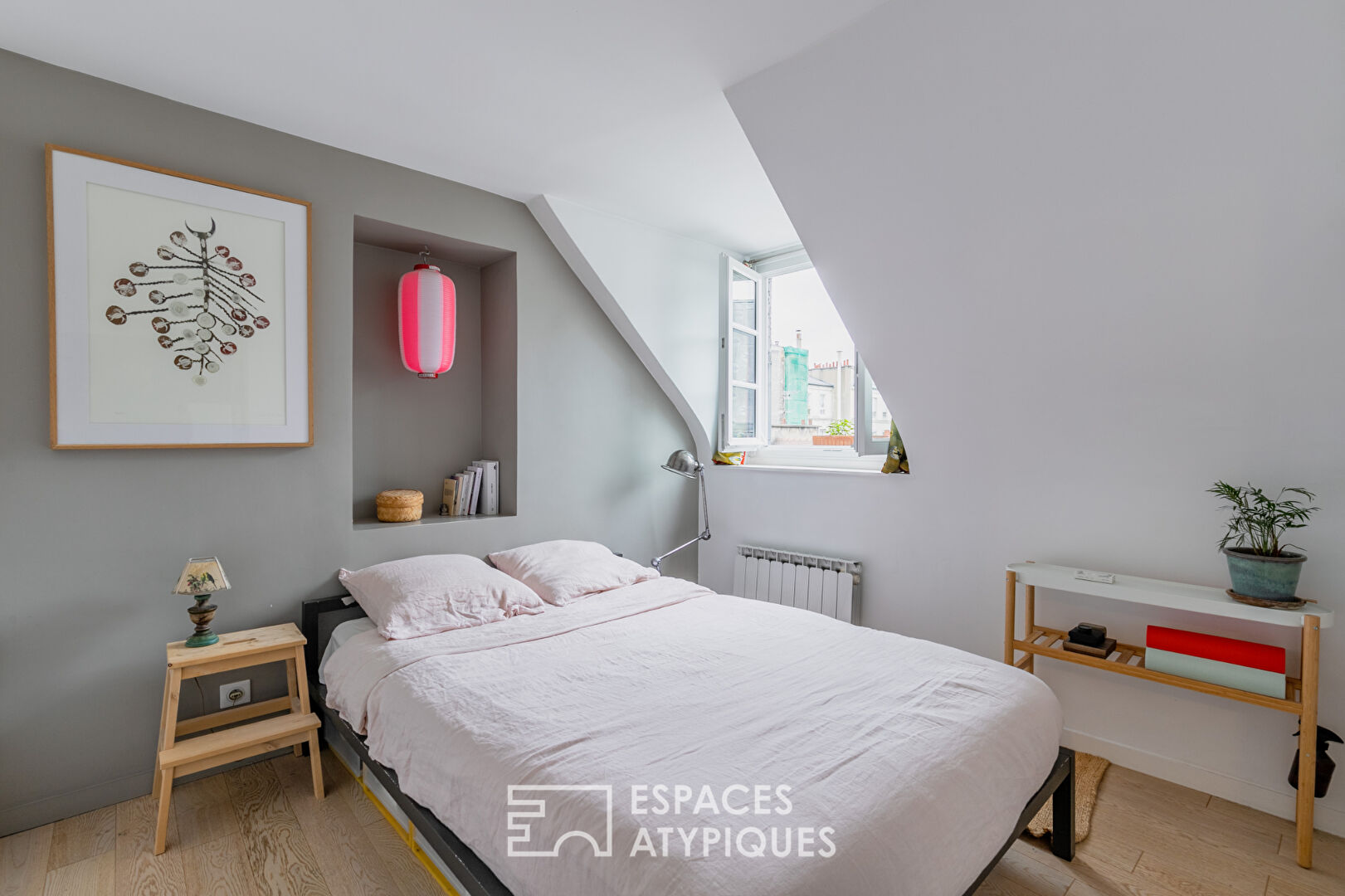 Duplex sous les toits en dernier étage