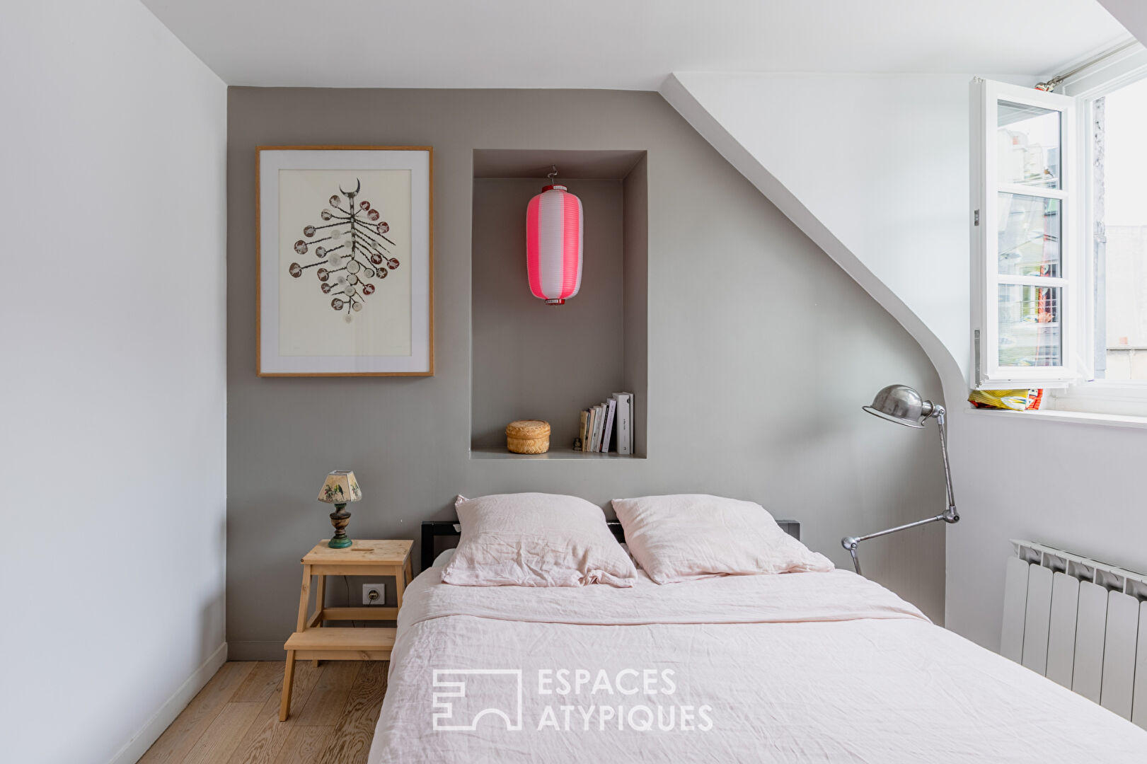 Duplex sous les toits en dernier étage
