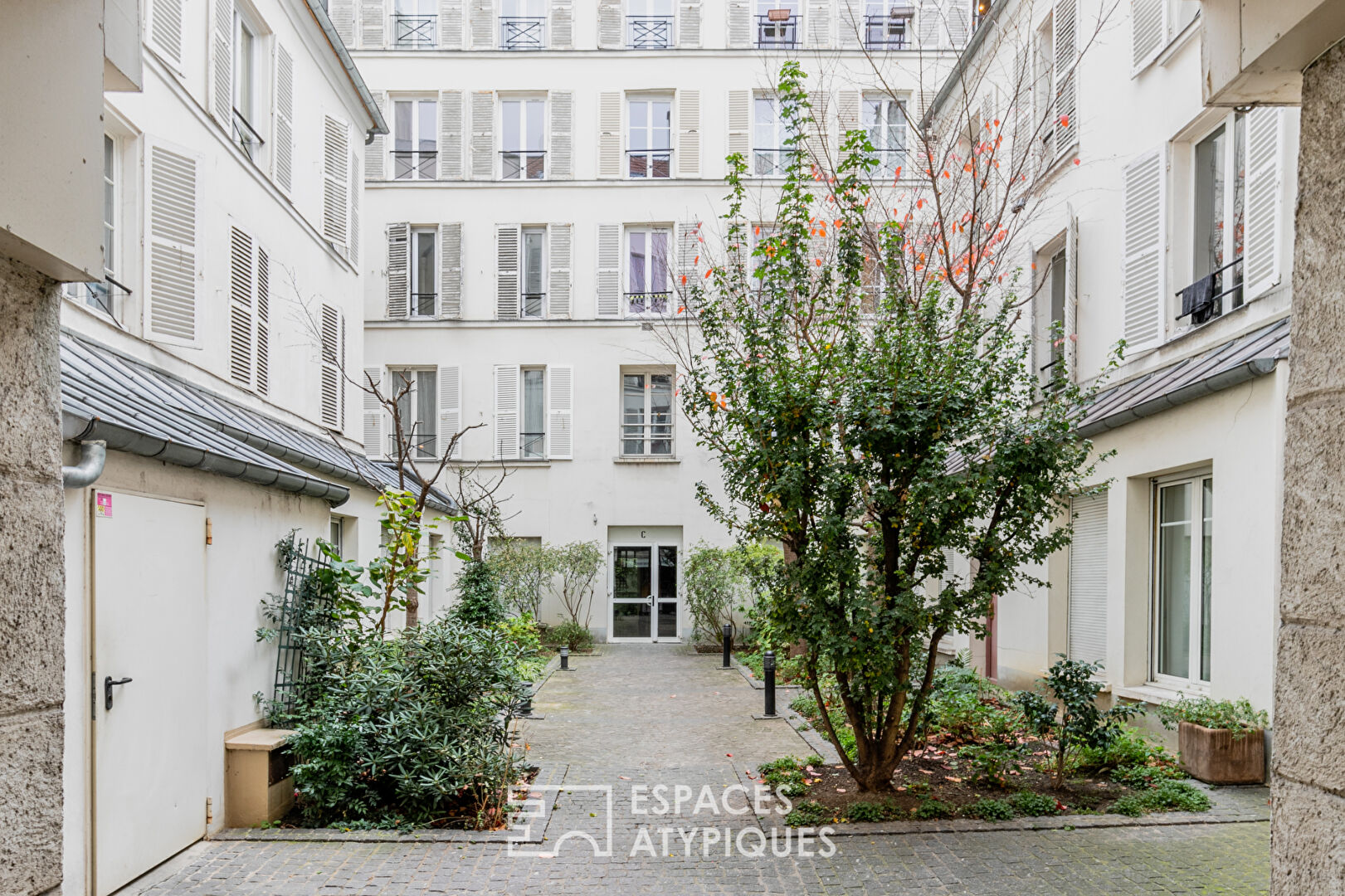 Duplex sous les toits en dernier étage