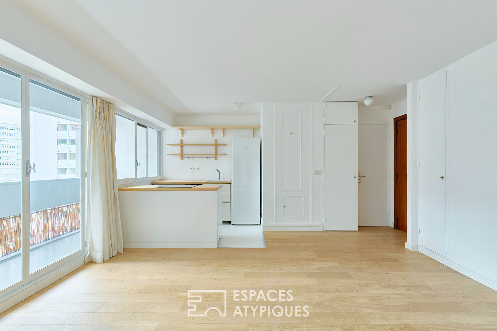 Bright apartment with balcony