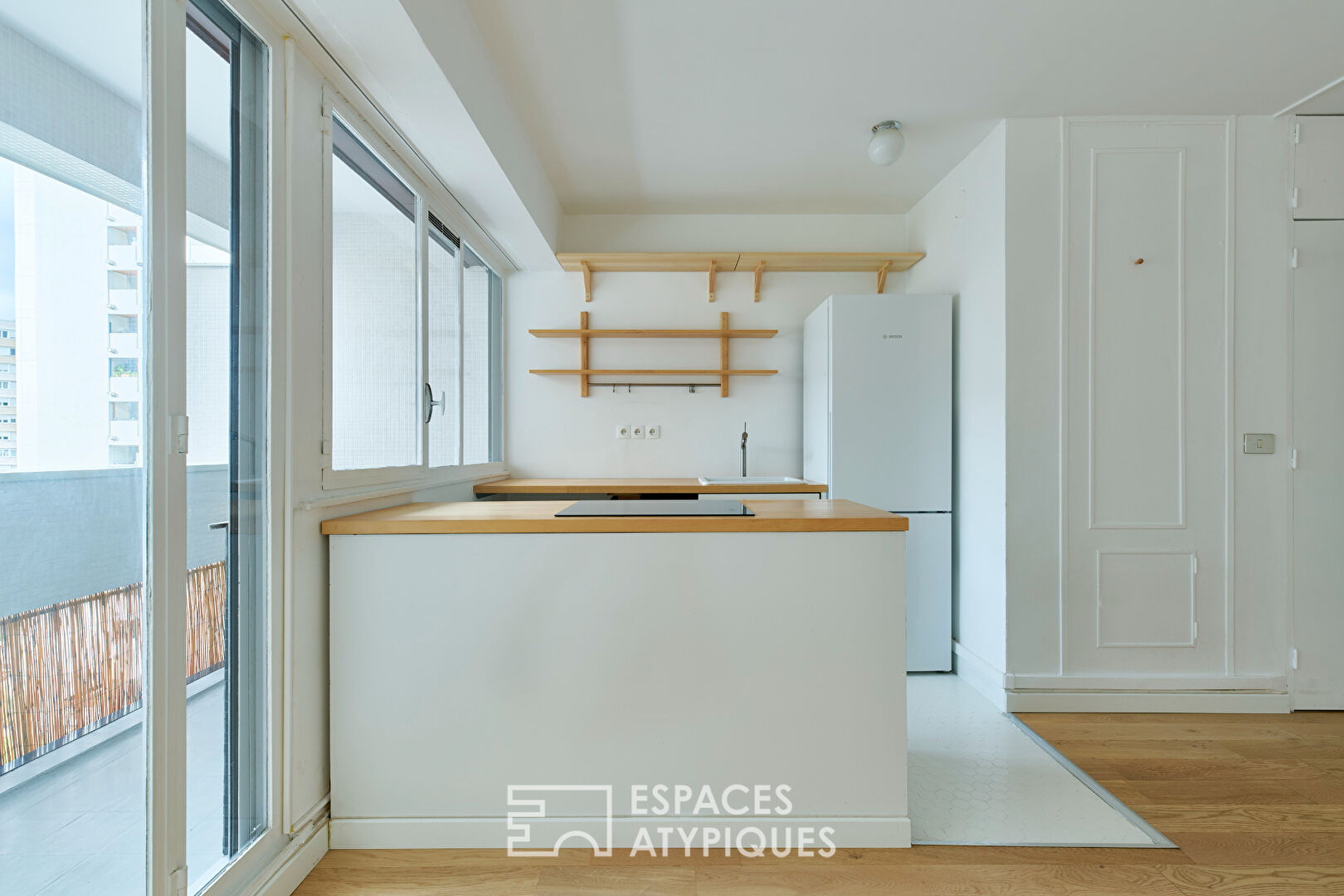 Bright apartment with balcony