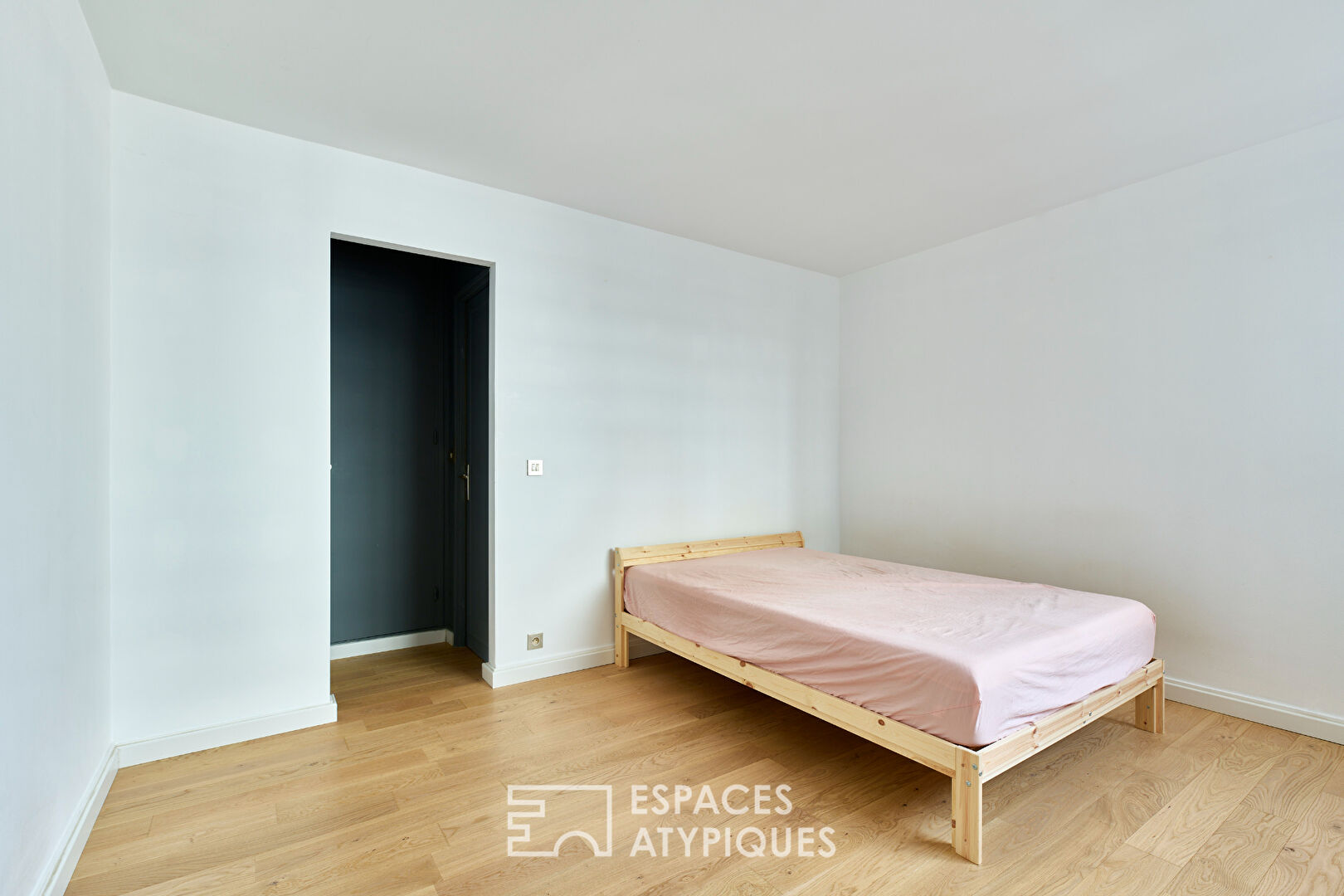 Bright apartment with balcony