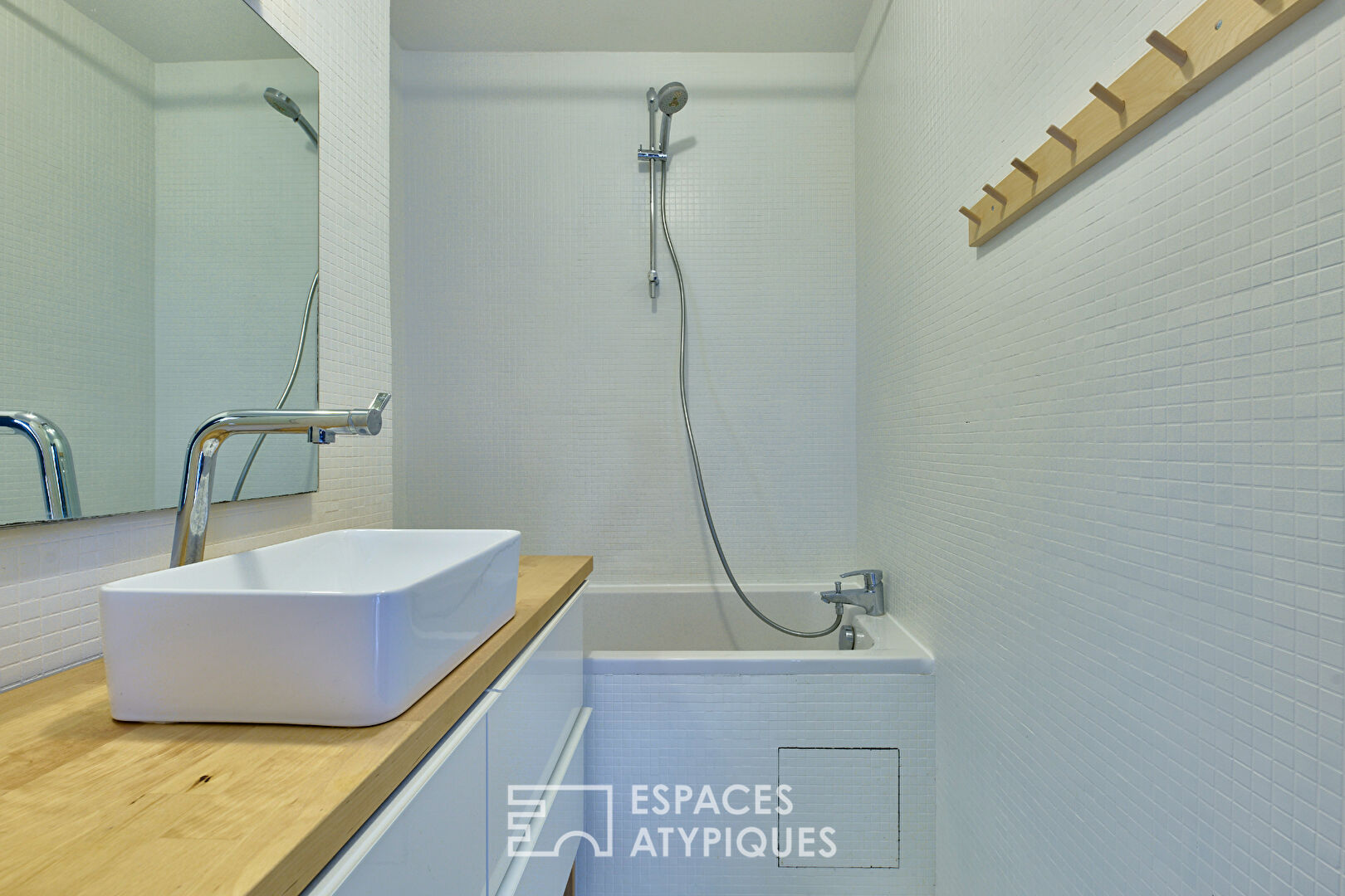 Bright apartment with balcony