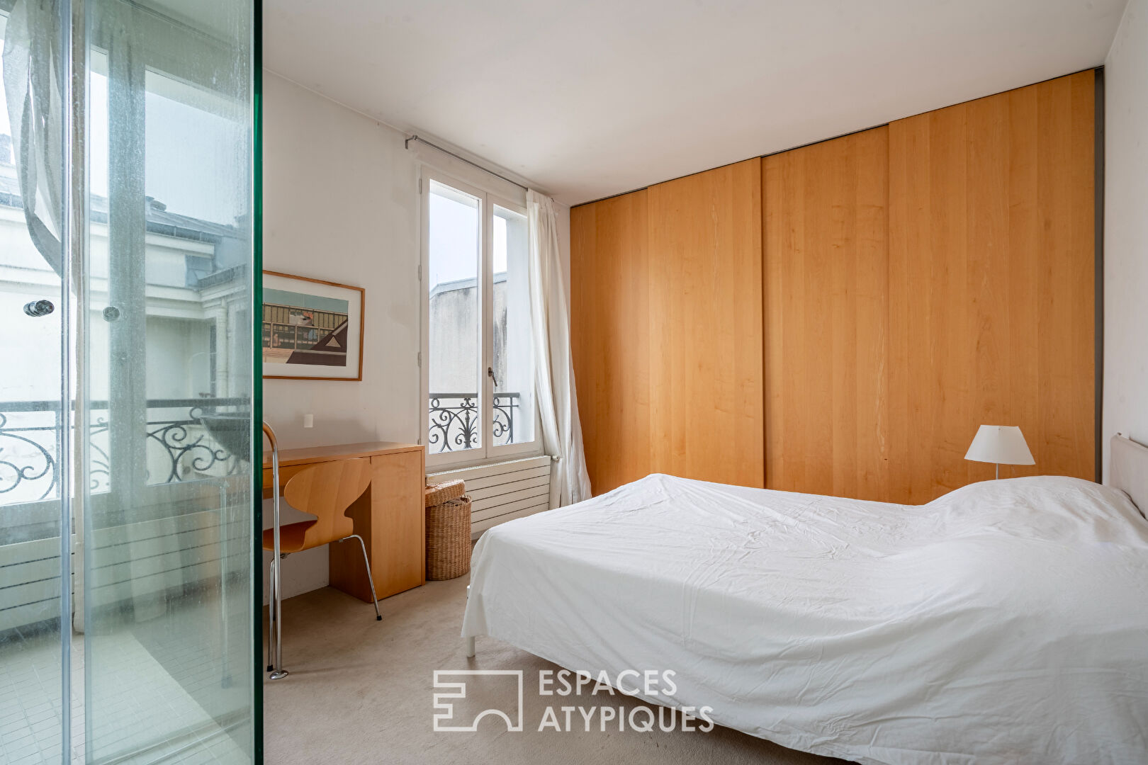 Quiet and bright duplex on the top floor