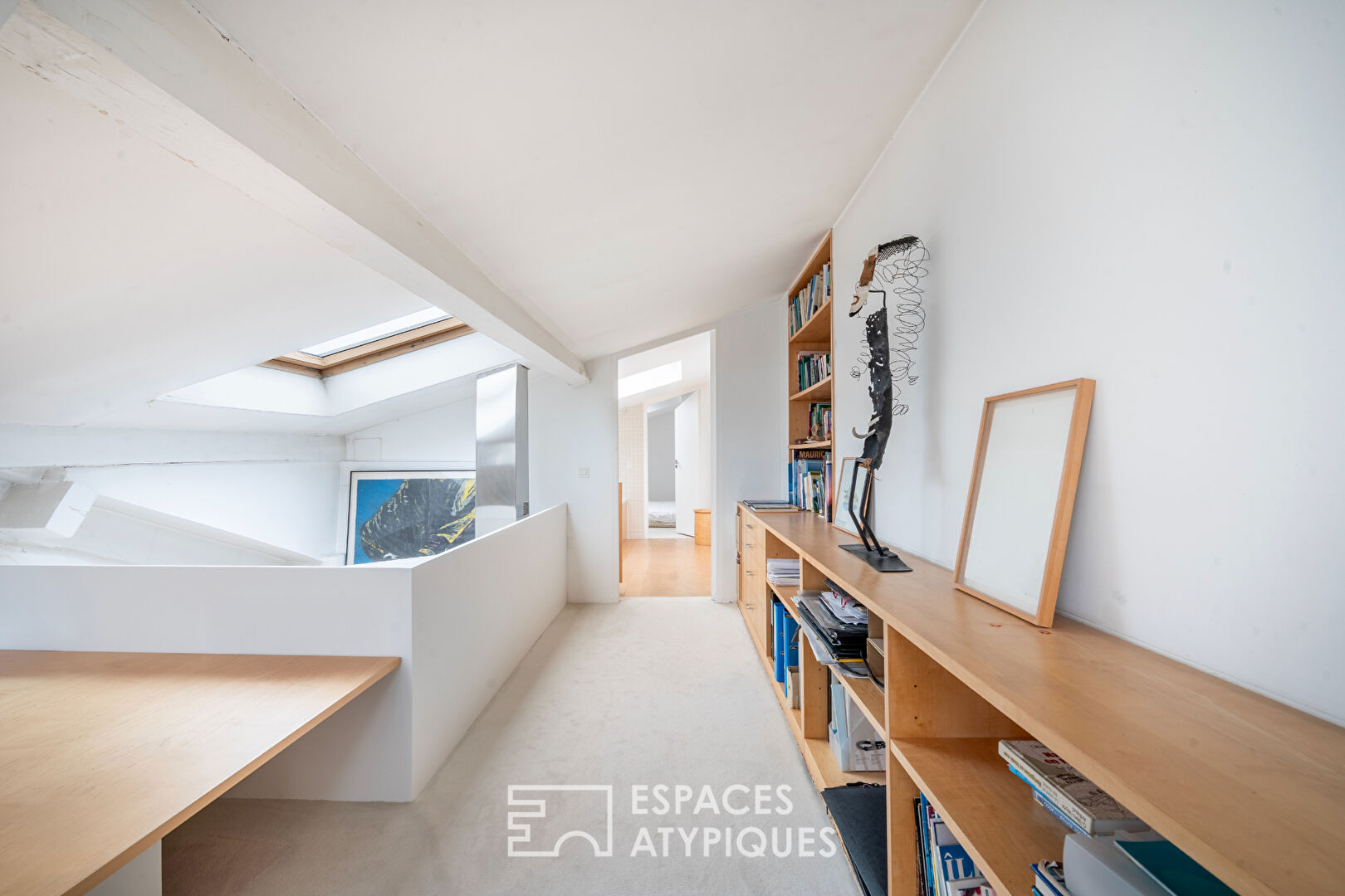 Quiet and bright duplex on the top floor