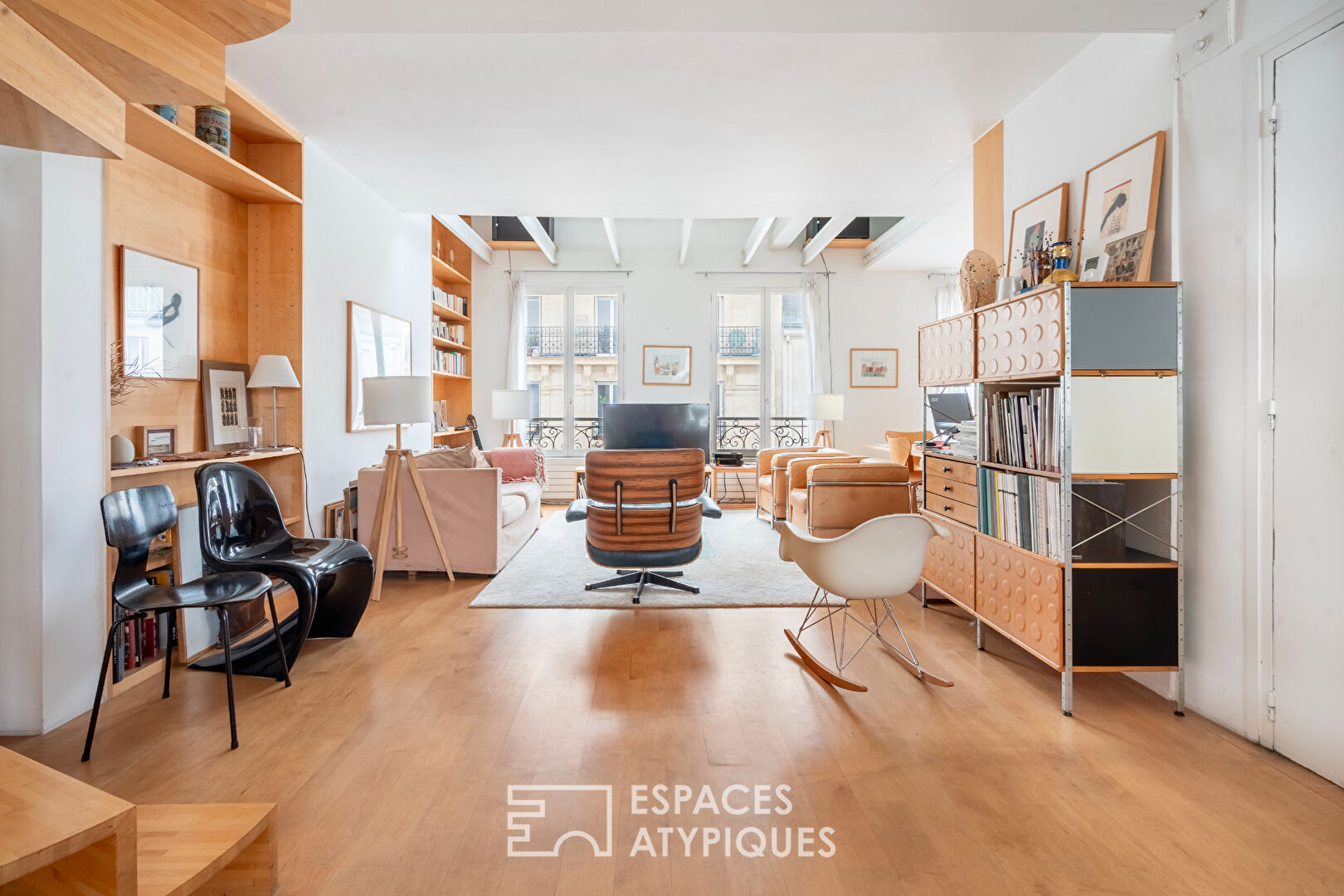 Quiet and bright duplex on the top floor