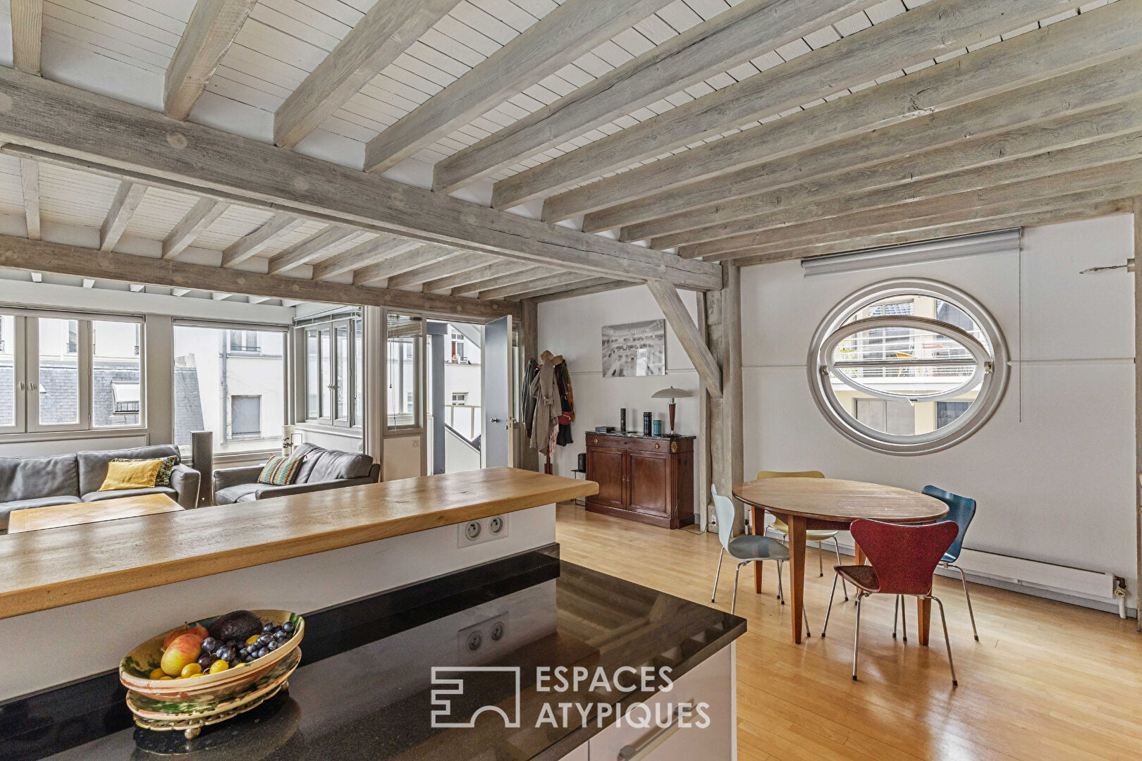 Appartement dans un ancien lavoir avec terrasse partagée