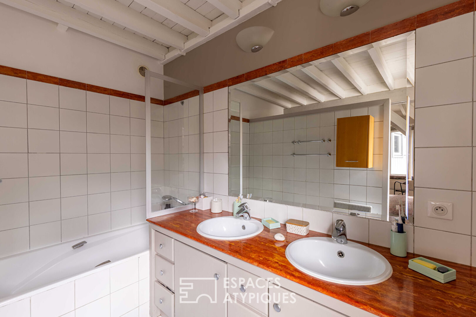 Appartement dans un ancien lavoir avec terrasse partagée