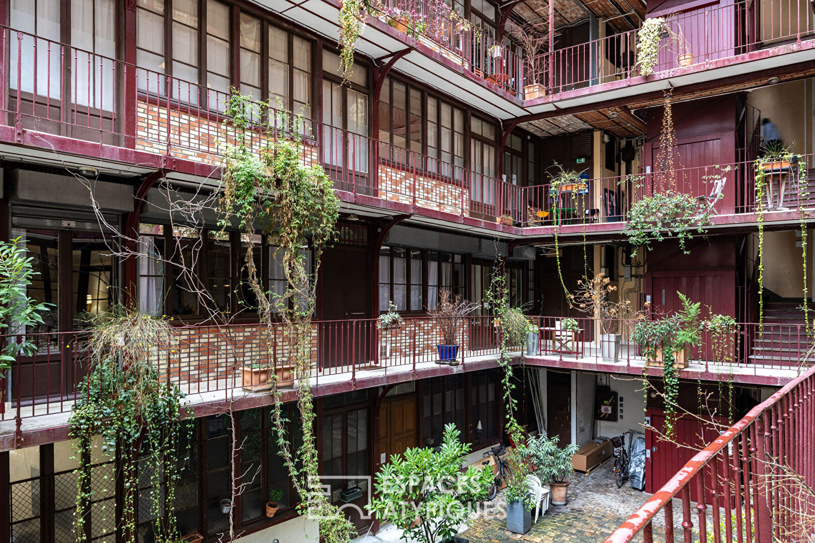 Ancien atelier au coeur d&rsquo;une cour Eiffel