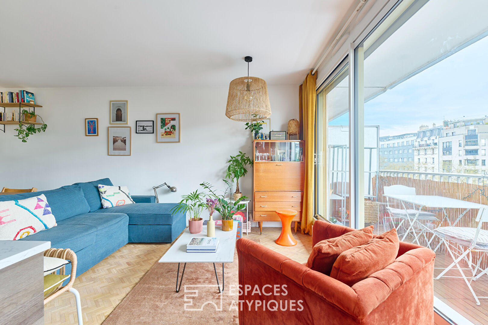 Appartement avec balcon entre ciel et cour