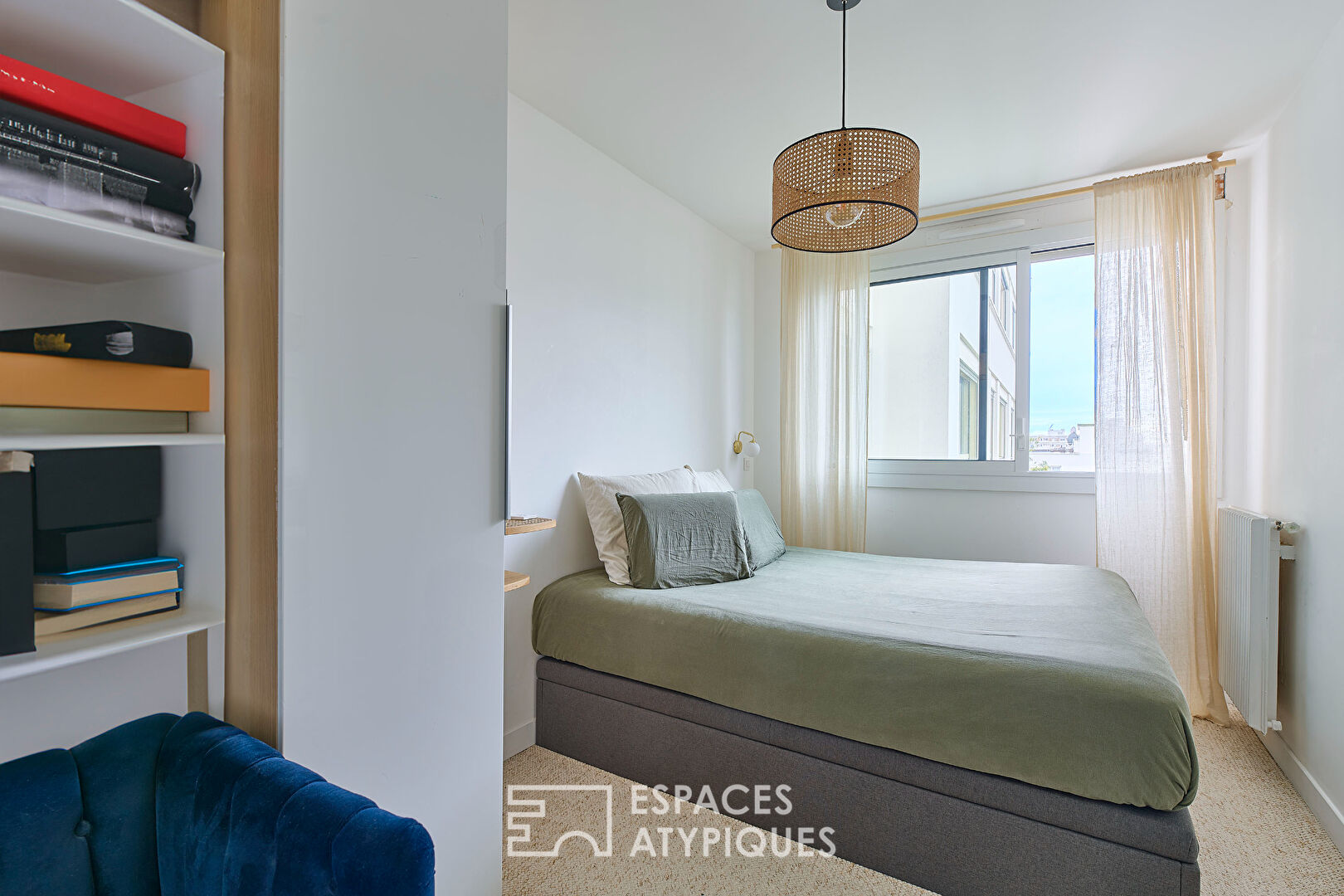 Appartement avec balcon entre ciel et cour