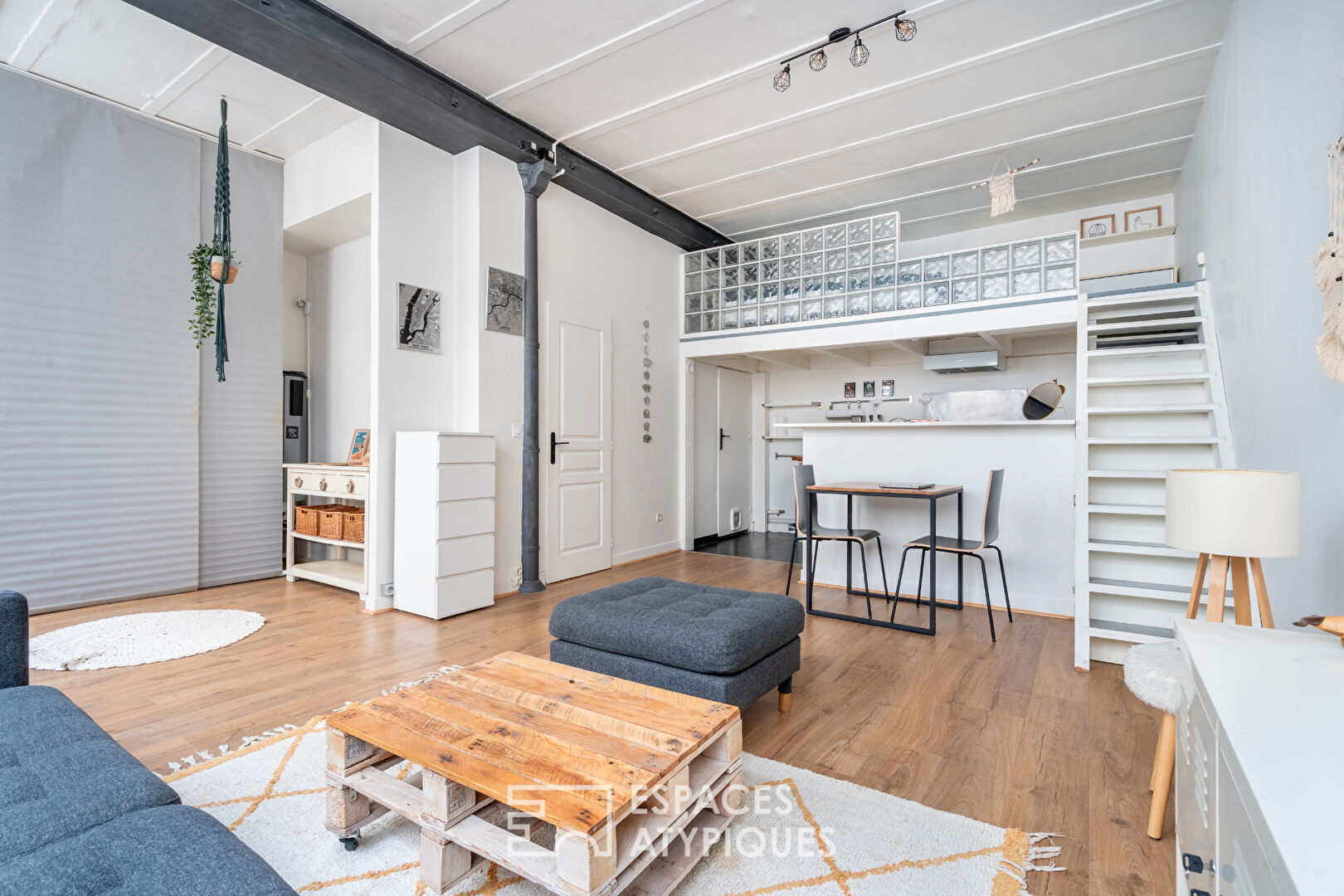 Ancien atelier dans une ancienne usine en briques