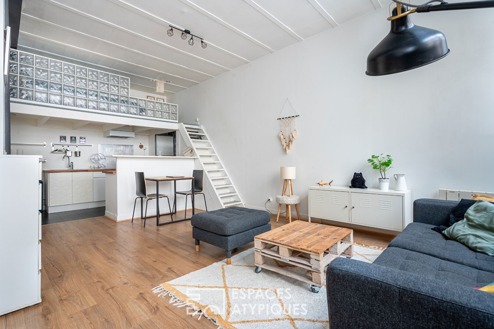 Ancien atelier dans une ancienne usine en briques