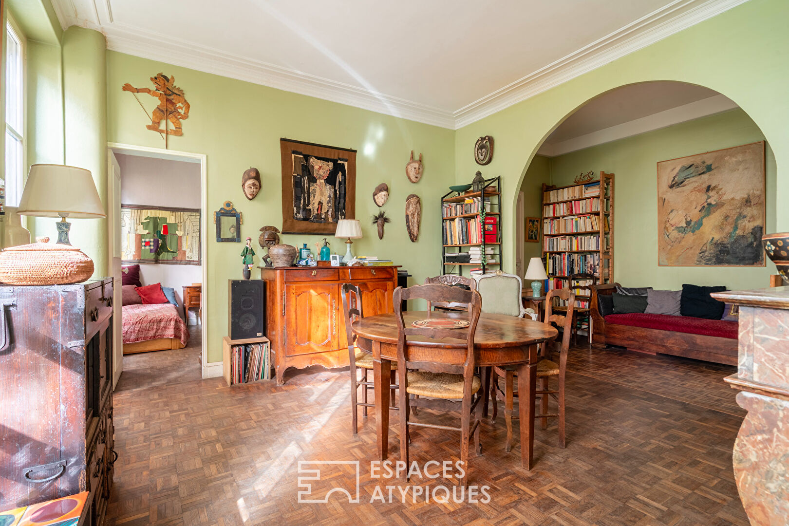 Rez-de-chaussée à réinventer sur jardin au calme d&rsquo;une impasse