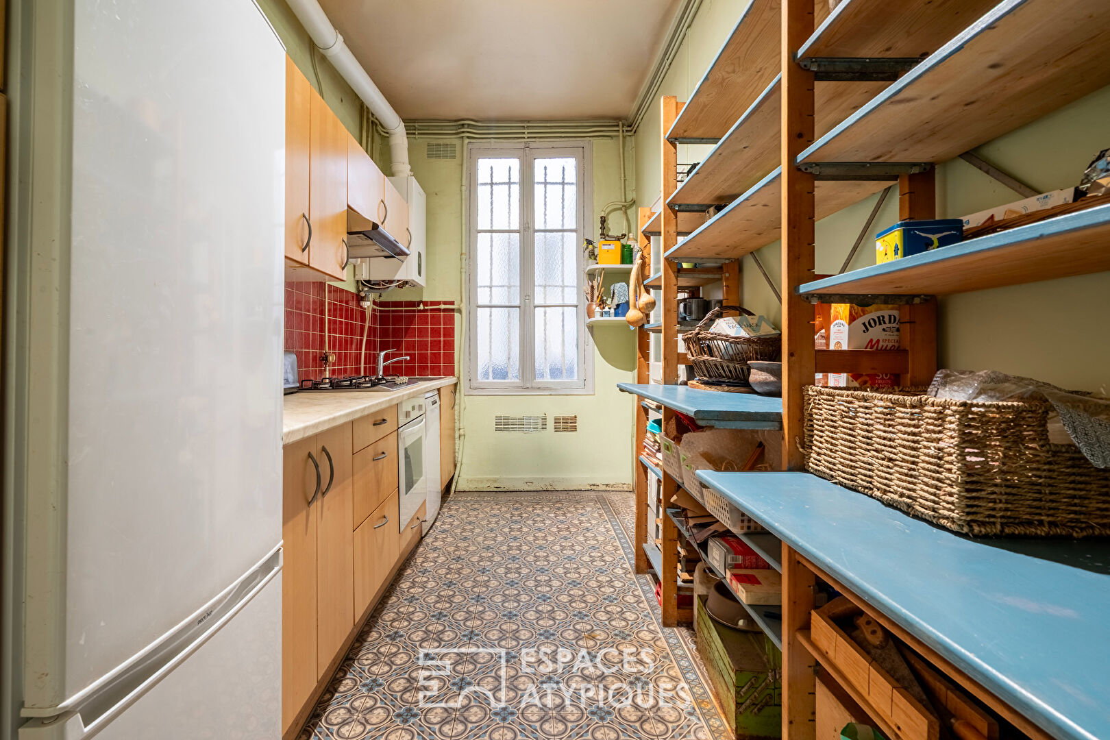 Rez-de-chaussée à réinventer sur jardin au calme d&rsquo;une impasse