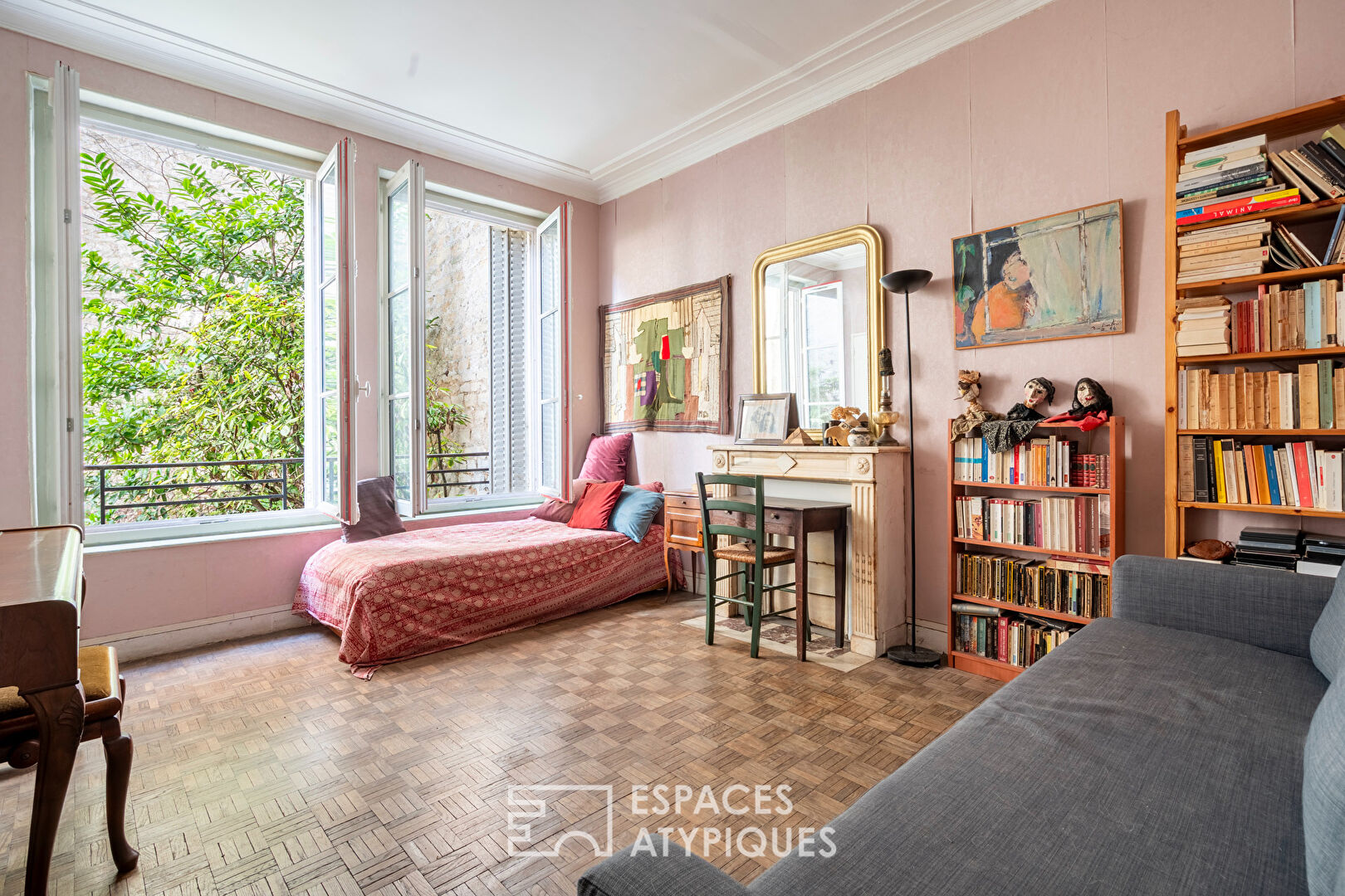 Rez-de-chaussée à réinventer sur jardin au calme d&rsquo;une impasse