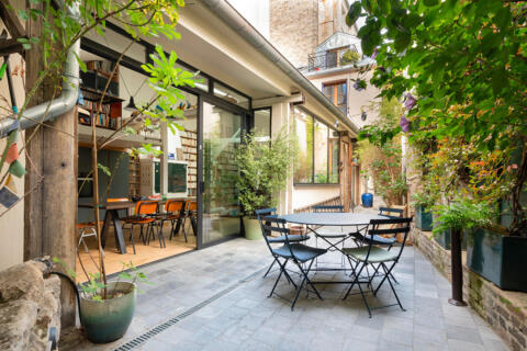 Reinvented house with a private garden in Faidherbe