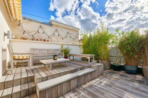 Duplex d&rsquo;architecte avec terrasse suspendue et vue sur le Sacré-Coeur