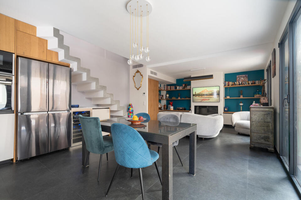 Maison contemporaine et deux-pièces indépendant avec cour et terrasse