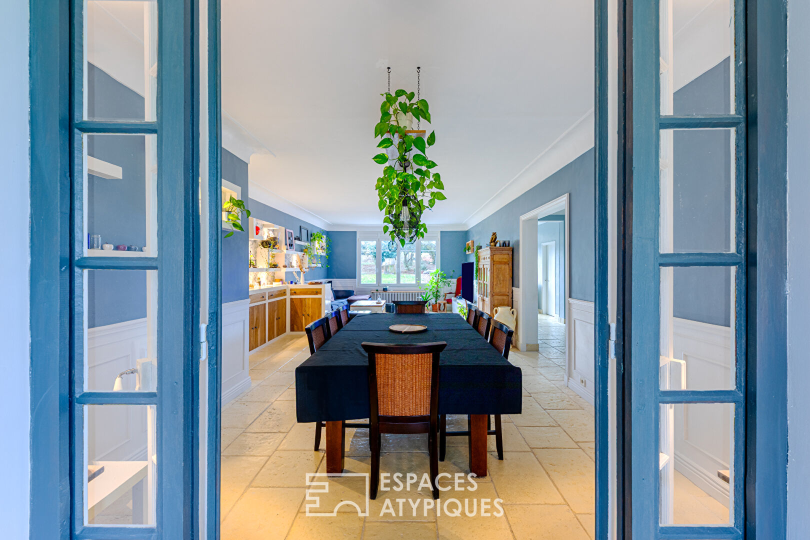 Villa année 50 de 227 m² sur 3362 m² de terrain, avec belle piscine, sur les hauteurs de Viarmes