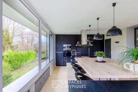 1950s villa of 227 sqm on 3362 sqm of land, with a beautiful swimming pool, in the hills above Viarmes