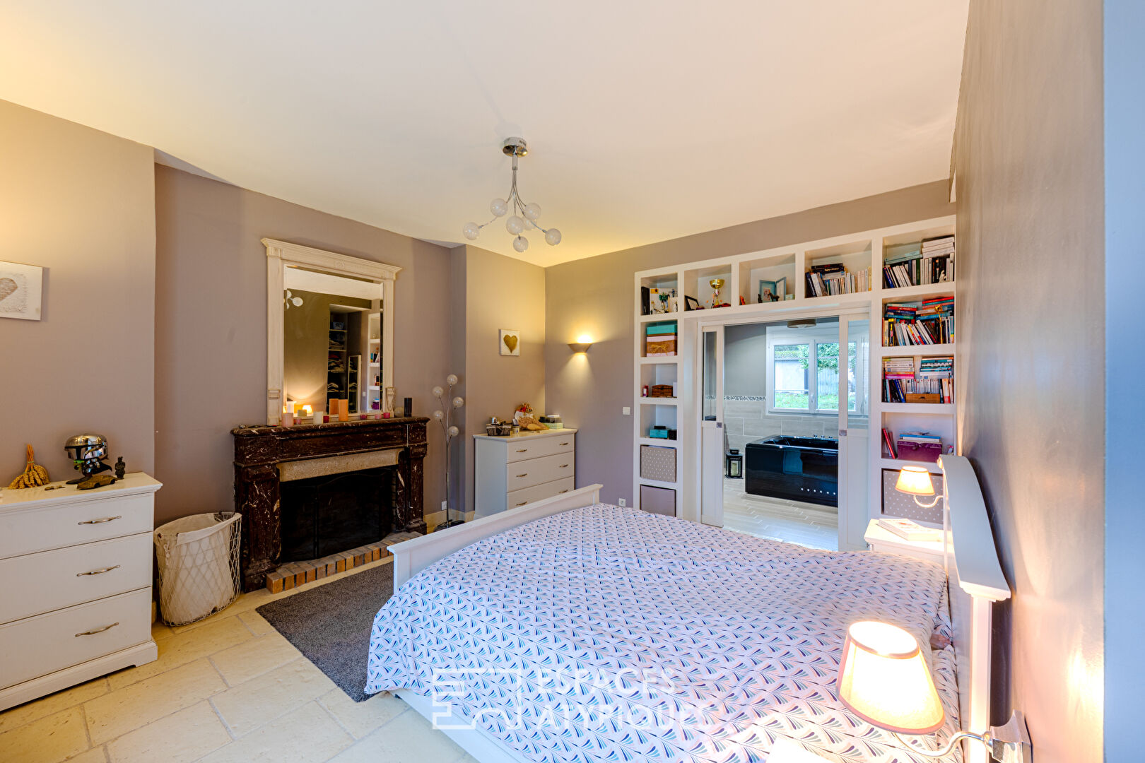 Villa année 50 de 227 m² sur 3362 m² de terrain, avec belle piscine, sur les hauteurs de Viarmes