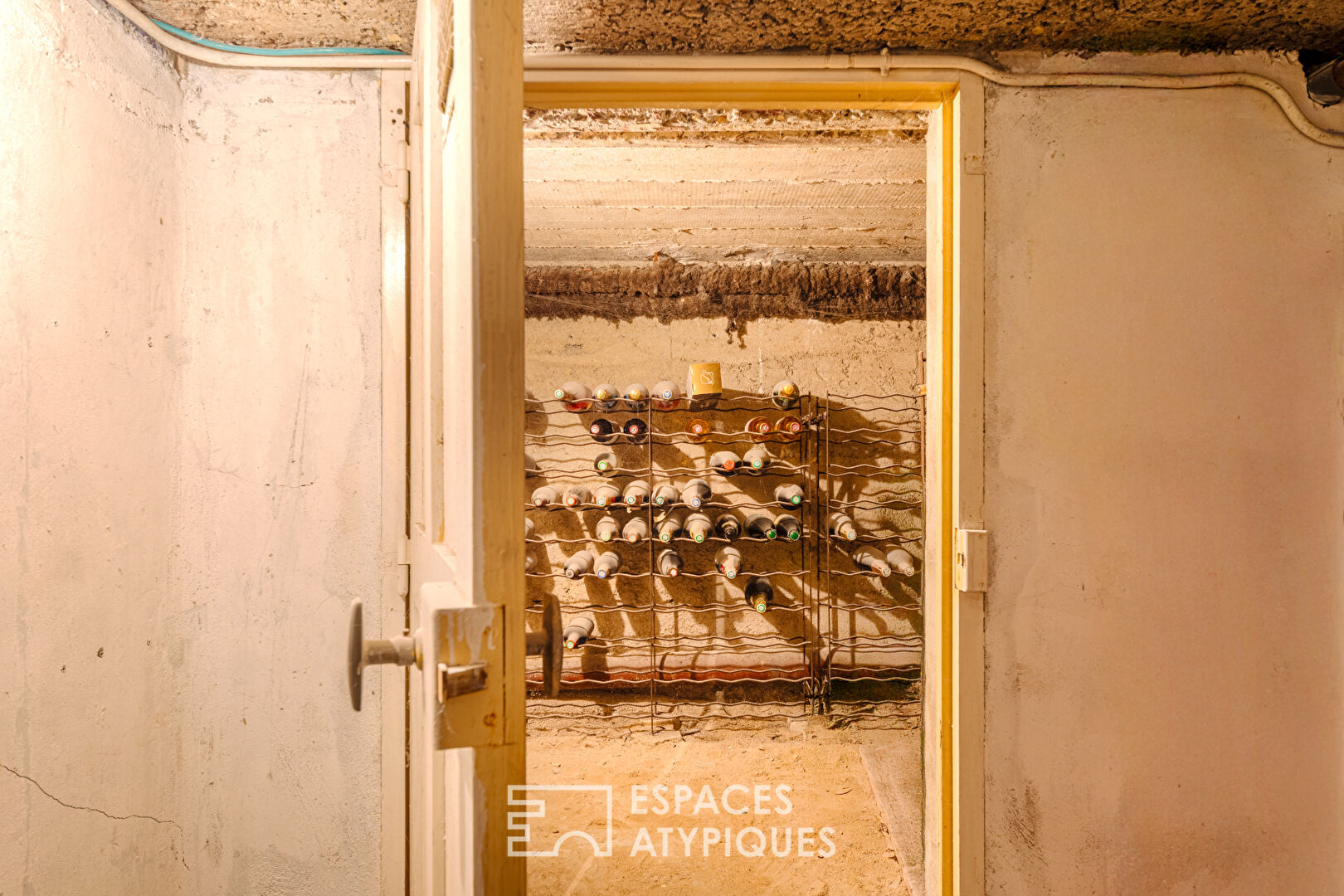 Villa année 50 de 227 m² sur 3362 m² de terrain, avec belle piscine, sur les hauteurs de Viarmes