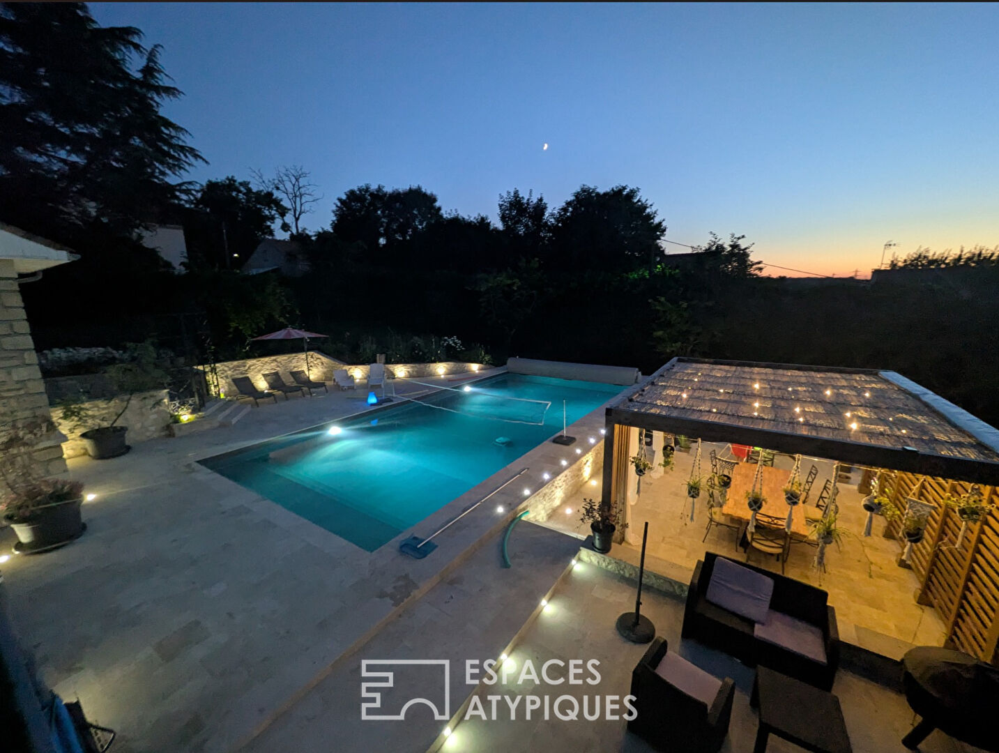 Villa année 50 de 227 m² sur 3362 m² de terrain, avec belle piscine, sur les hauteurs de Viarmes