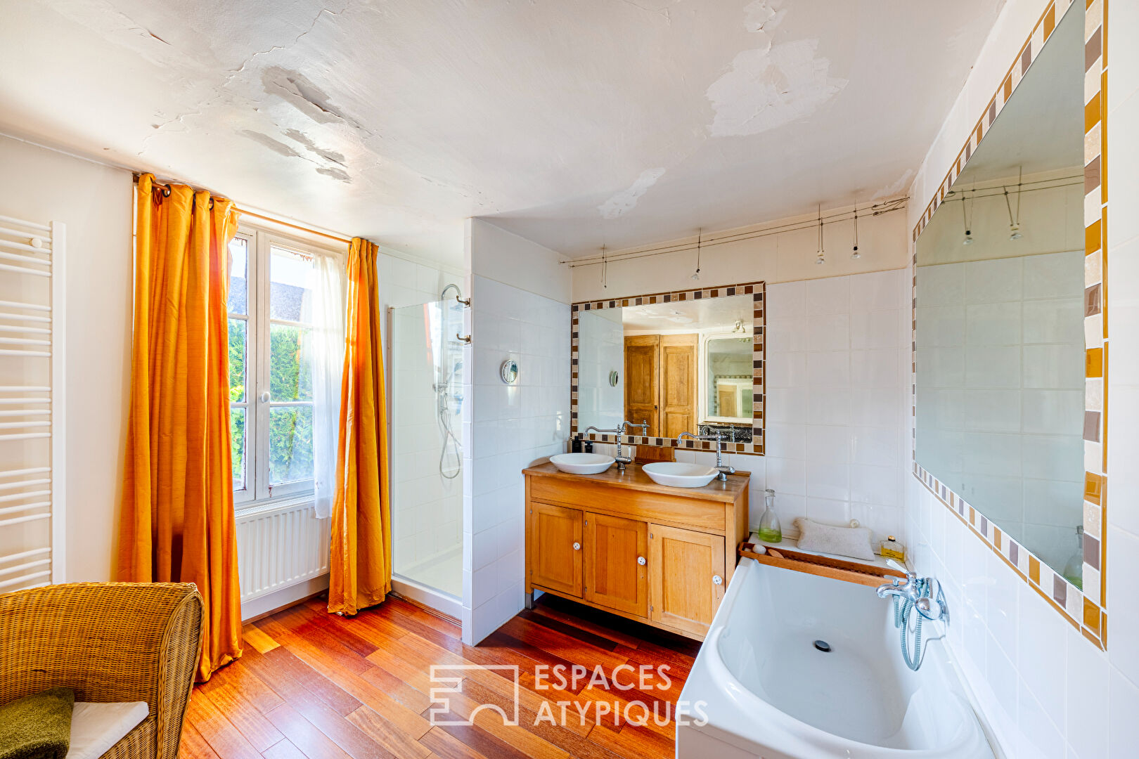 Ensemble immobilier comprenant 2 maisons de charme de 1800, au centre de Nointel à proximité de Presles