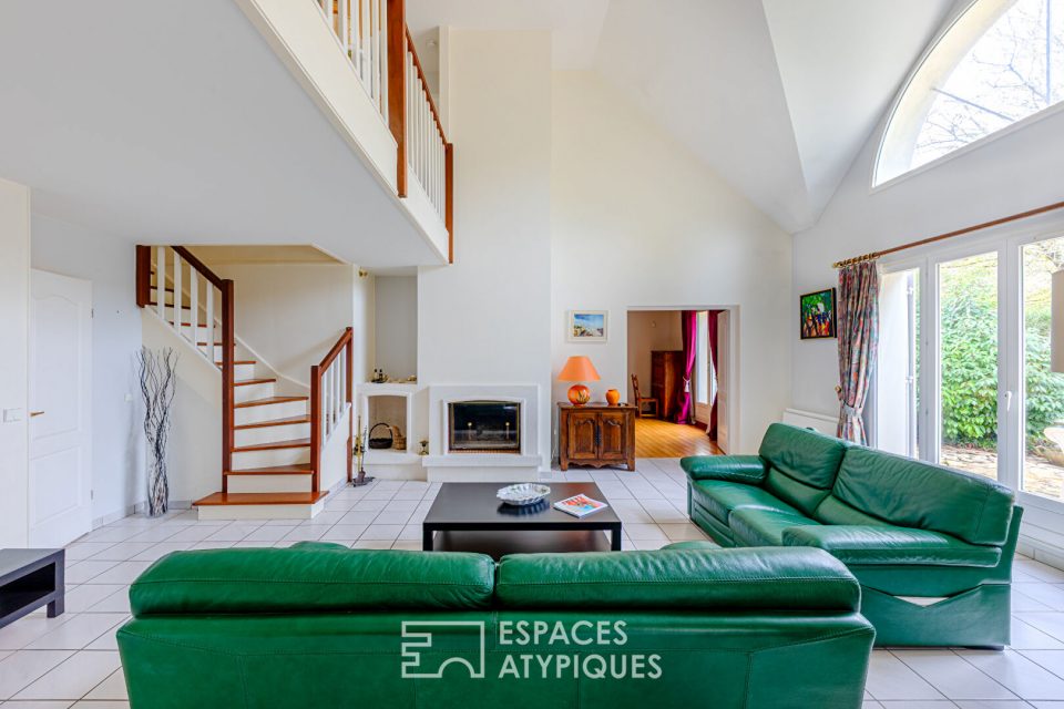 Volumes cathédrale et échappée verte : une signature architecturale à Cergy les Essarts